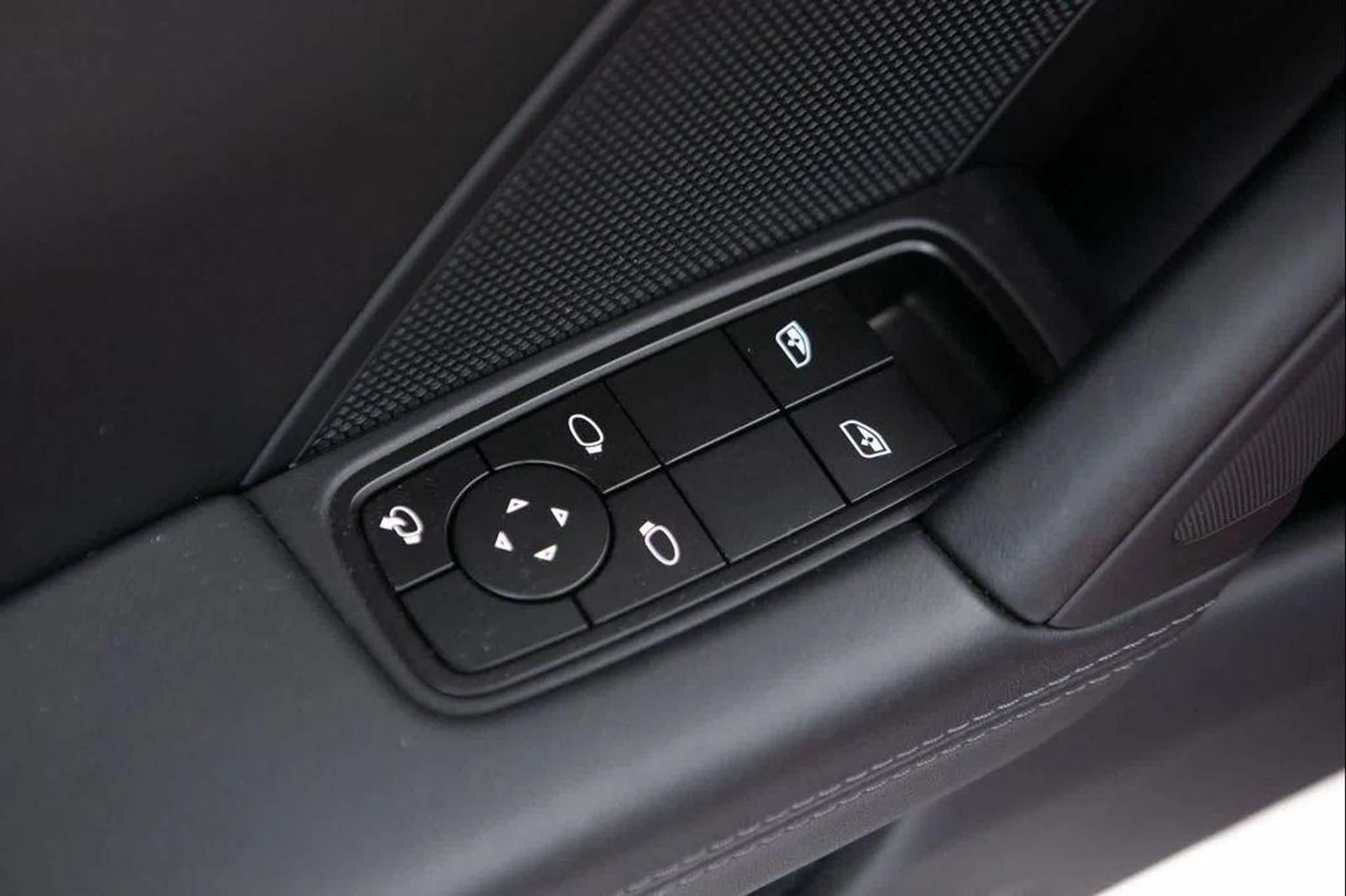 mph017_122912499_d_Yt_Q7w_D1mz_XU_3op_Zlau6_Eaj_J9vo_a1cb85bef9