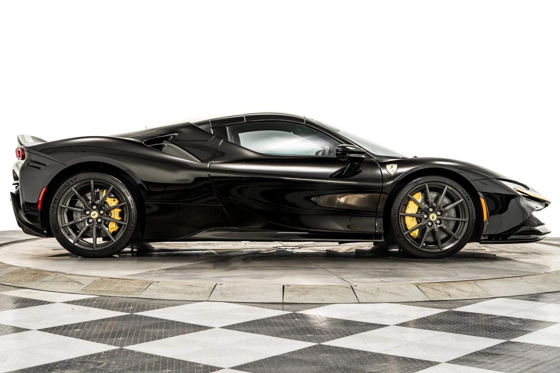 mph017_1230873729_Used_2024_Ferrari_SF_90_Spider_Assetto_Fiorano_1756152921_1de10e7e67