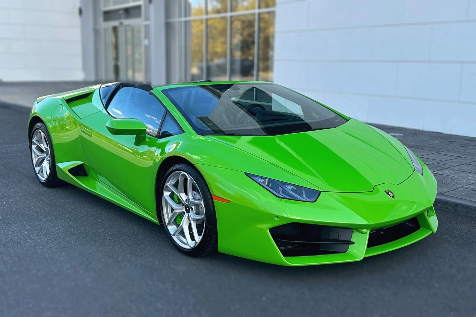 mph017_1231546248_Used_2017_Lamborghini_Huracan_RWD_Spyder_1761220667_369bb1cd49