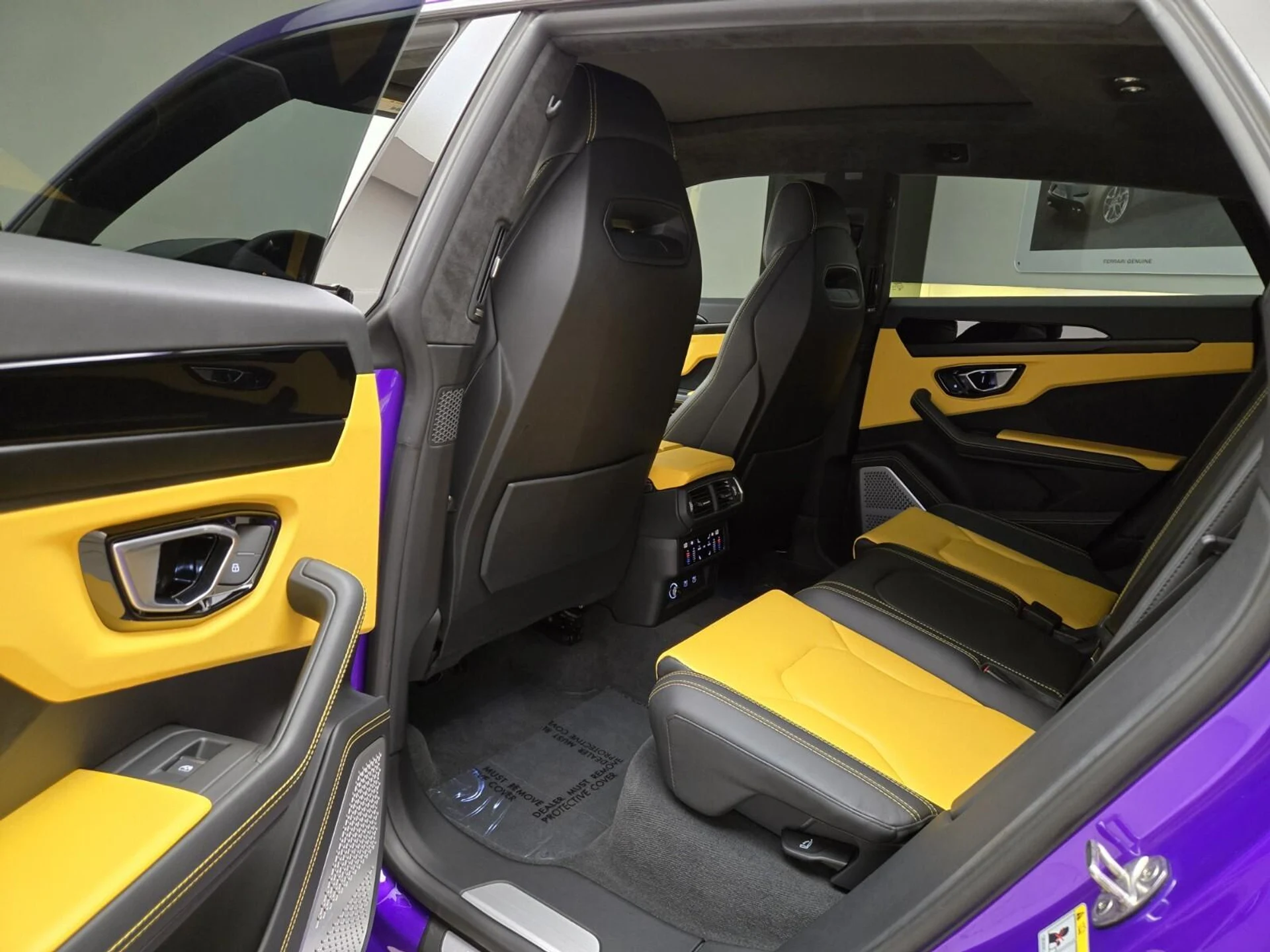 mph017_1234150386_Used_2022_Lamborghini_Urus_1760597909_70af923670