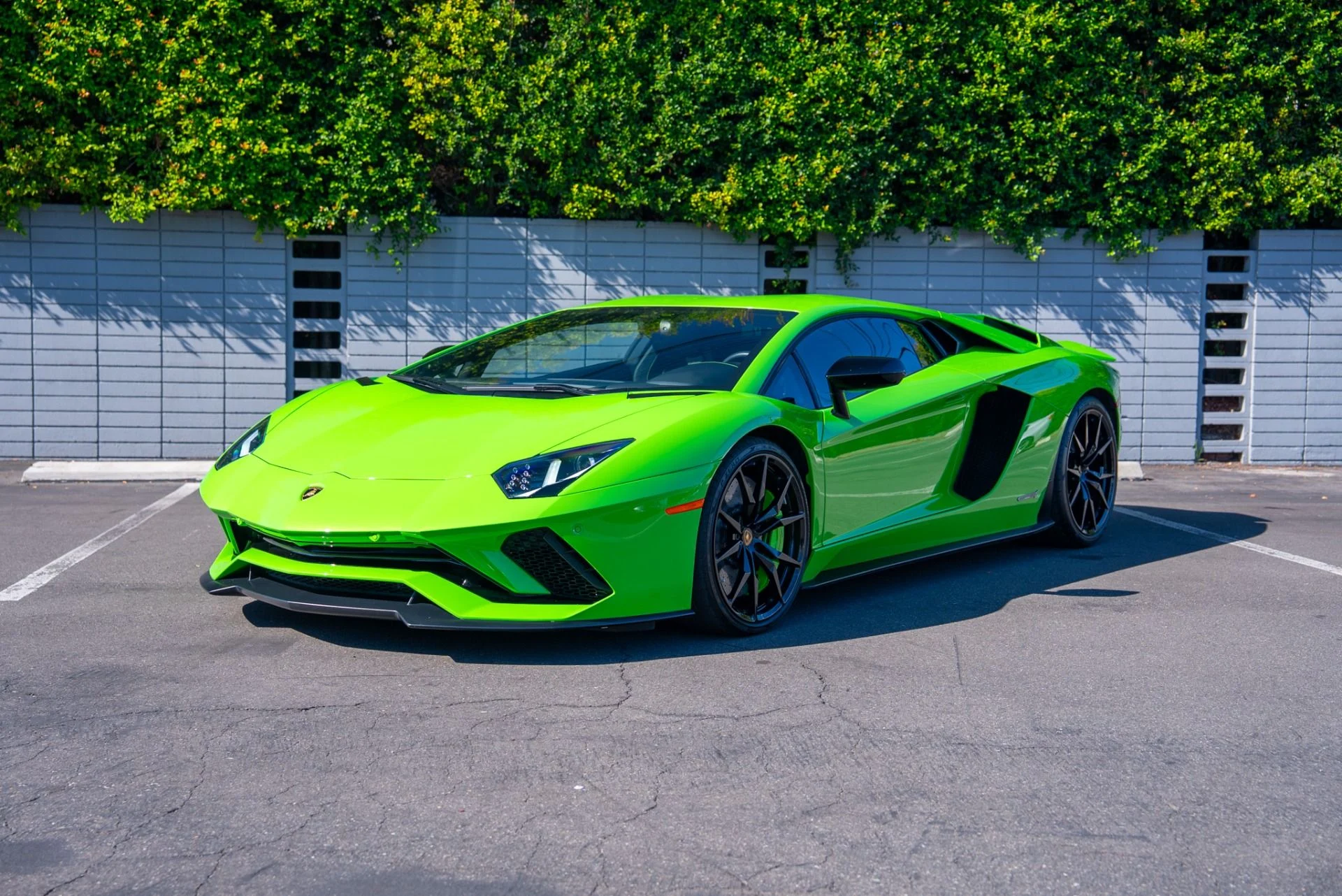 mph017_1241520868_Used_2018_Lamborghini_Aventador_LP_740_4_S_1762289338_4119f9a6bf