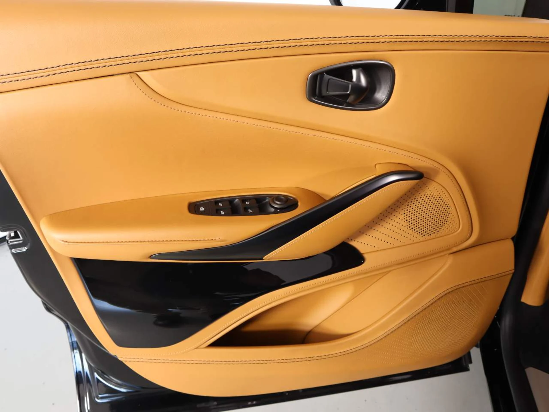 mph017_1244645259_933b56f9c18aebf348400337a2140aff_d0c14d0711