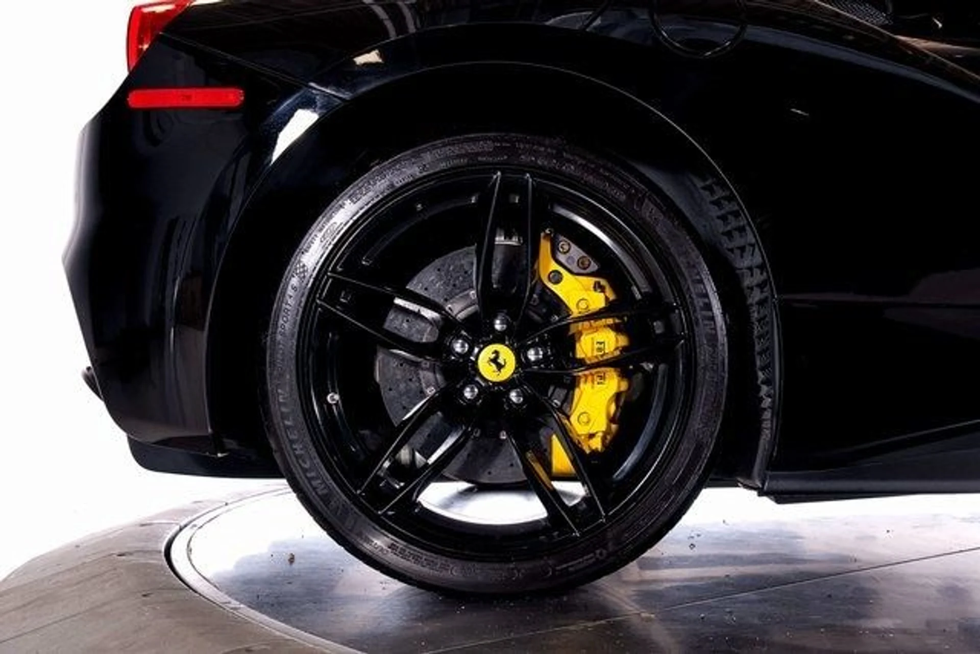 mph017_124989385_891b3ded8cddf4fce66063b9989f3b2bx_d3437dab26