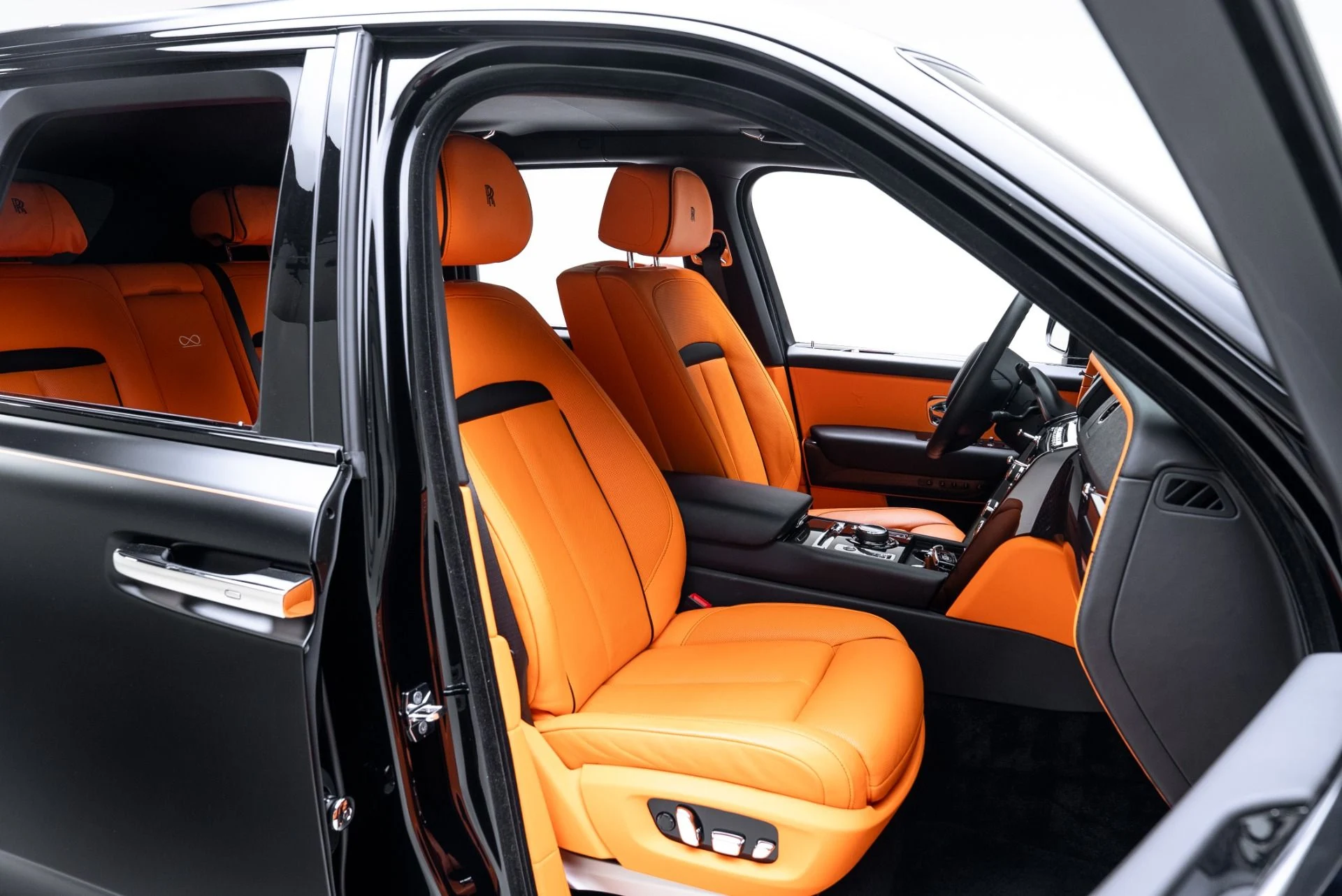 mph017_1255738229_Used_2023_Rolls_Royce_Black_Badge_Cullinan_1775515525_d146f12304