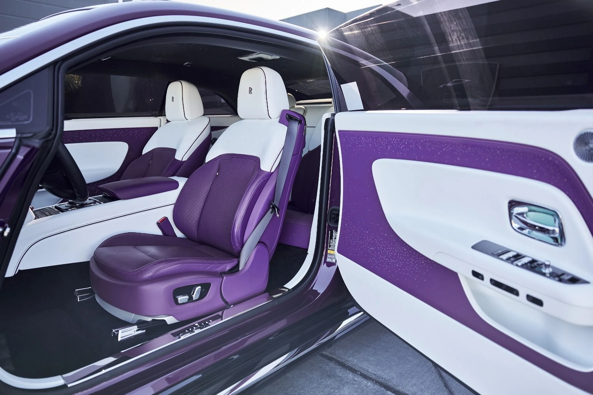 mph017_125799413_Used_2024_Rolls_Royce_Spectre_Base_1771724483_cc06e73ab3