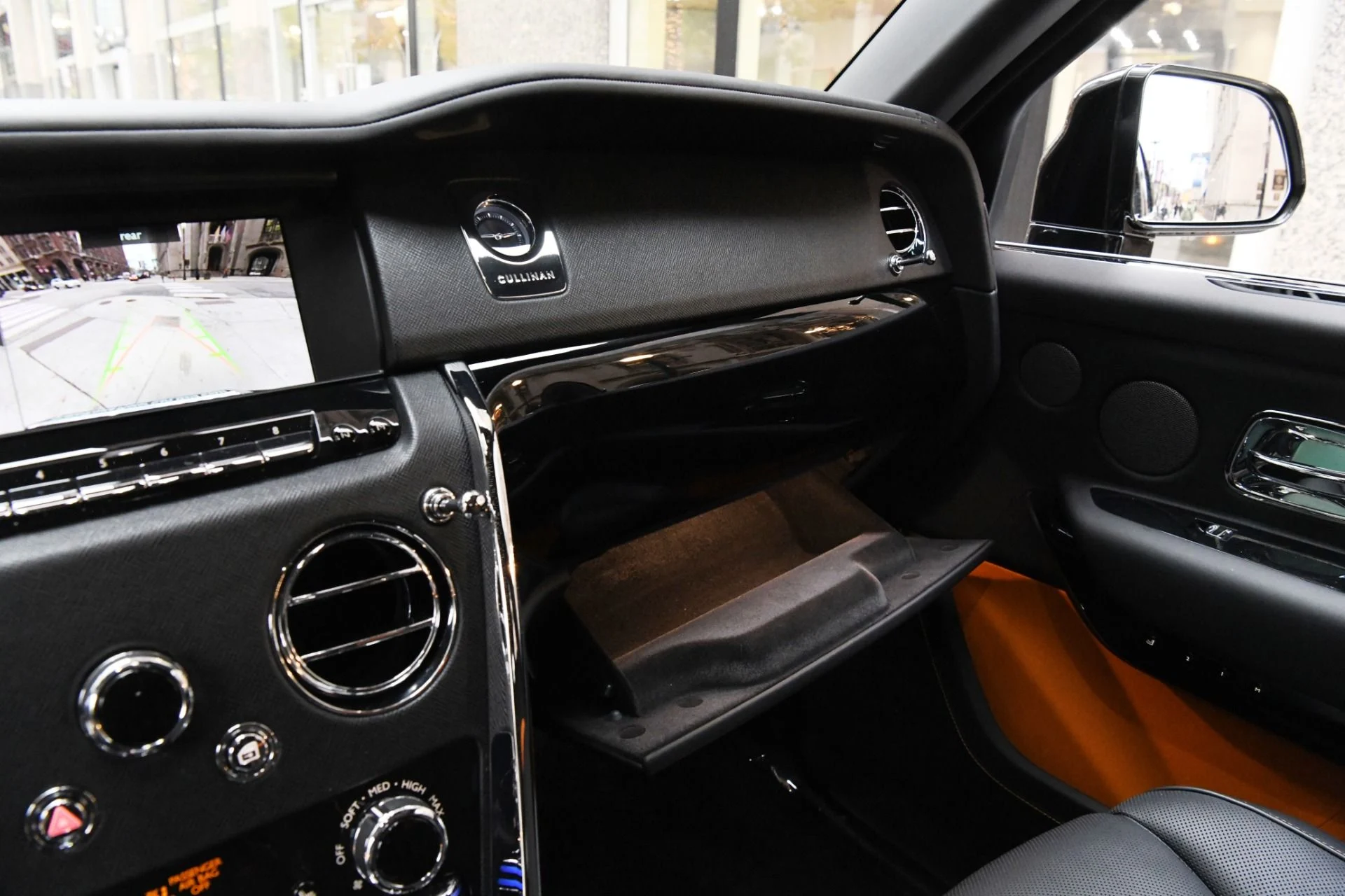 mph017_1269514436_11027_p19_l_b74fd547eb