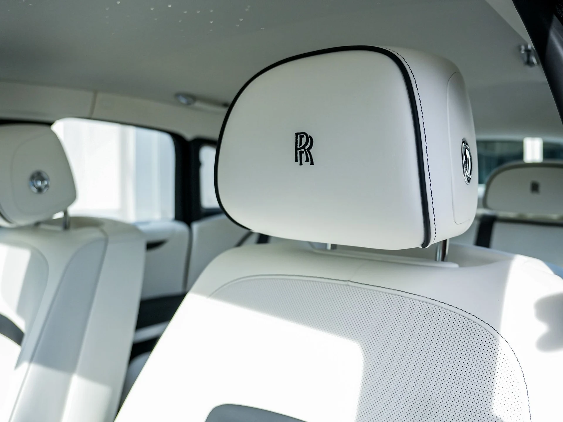 mph017_1270045546_Hi_Tech_Luxury_Imports_LLC_SCA_23_GZ_00_VU_236165_image_17_267dc0635b