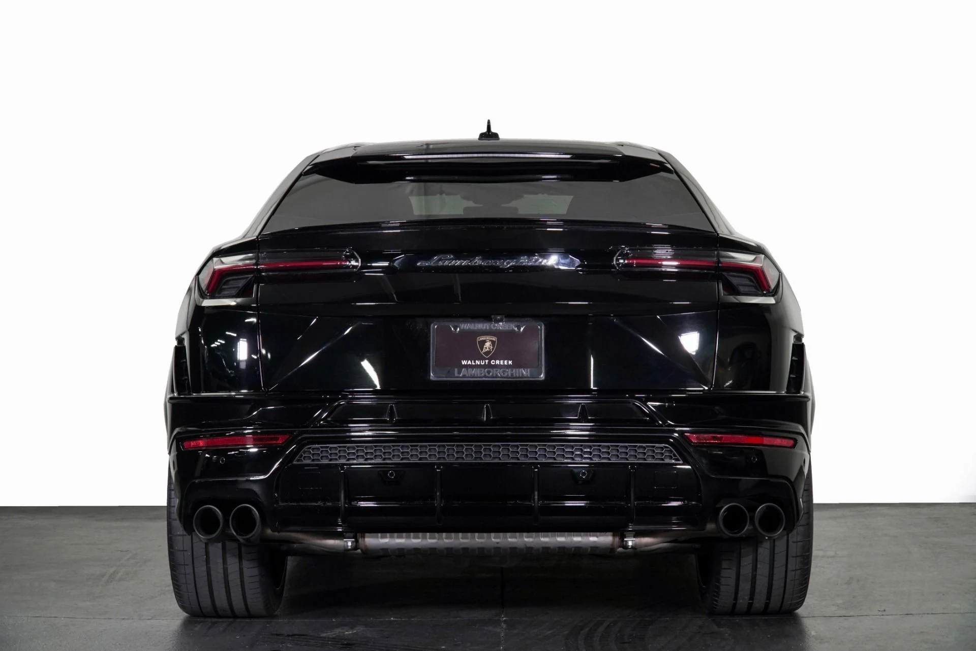 mph017_1274158078_Used_2024_Lamborghini_Urus_S_1775152944_47898f7f2f