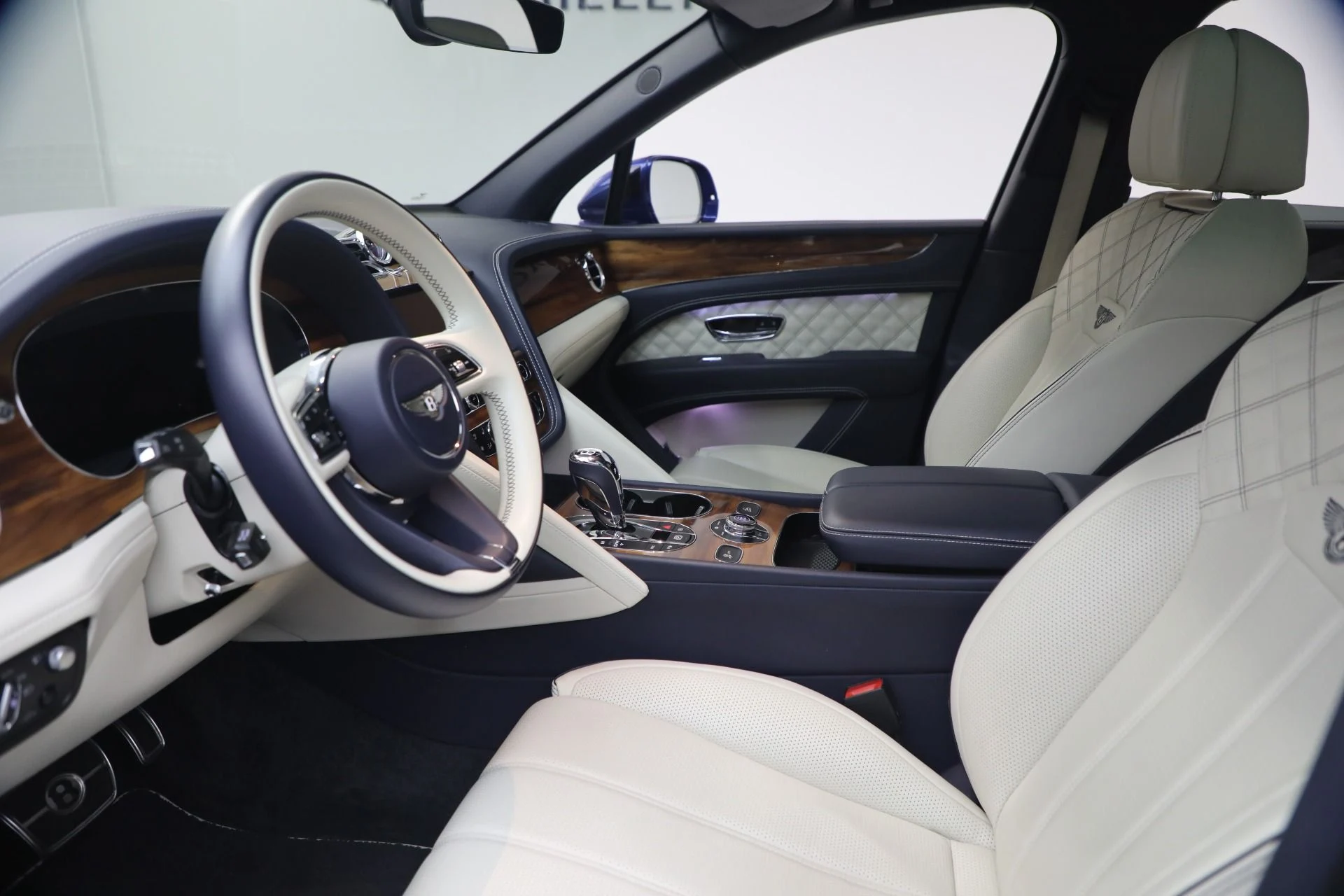 mph017_1276626681_Used_2022_Bentley_Bentayga_V8_1780928737_89019b4d85