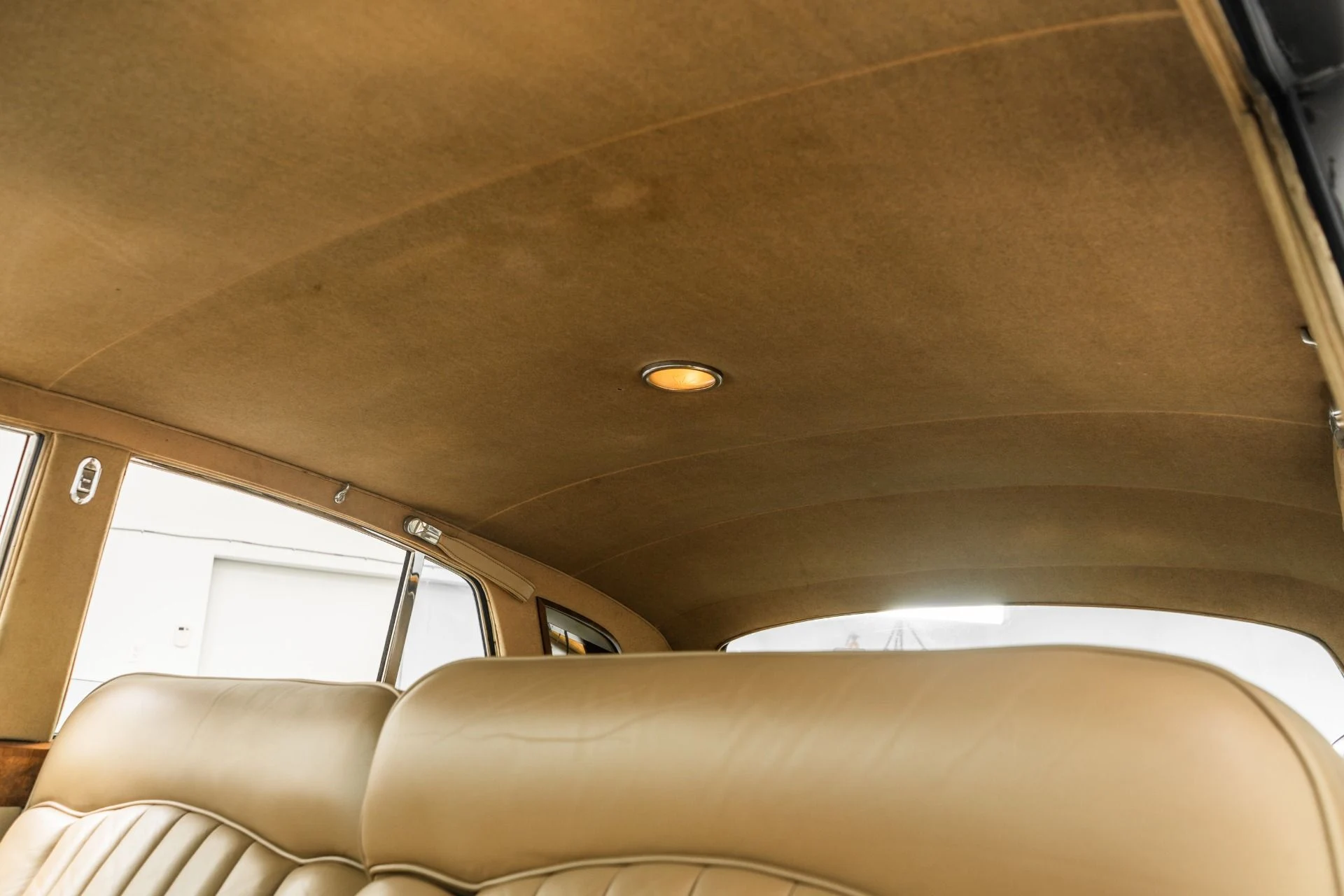 mph017_1278220774_Used_1960_Rolls_Royce_Silver_Cloud_II_Old_World_Luxury_Hand_Built_Craftsmanship_1757511500_32076f0469