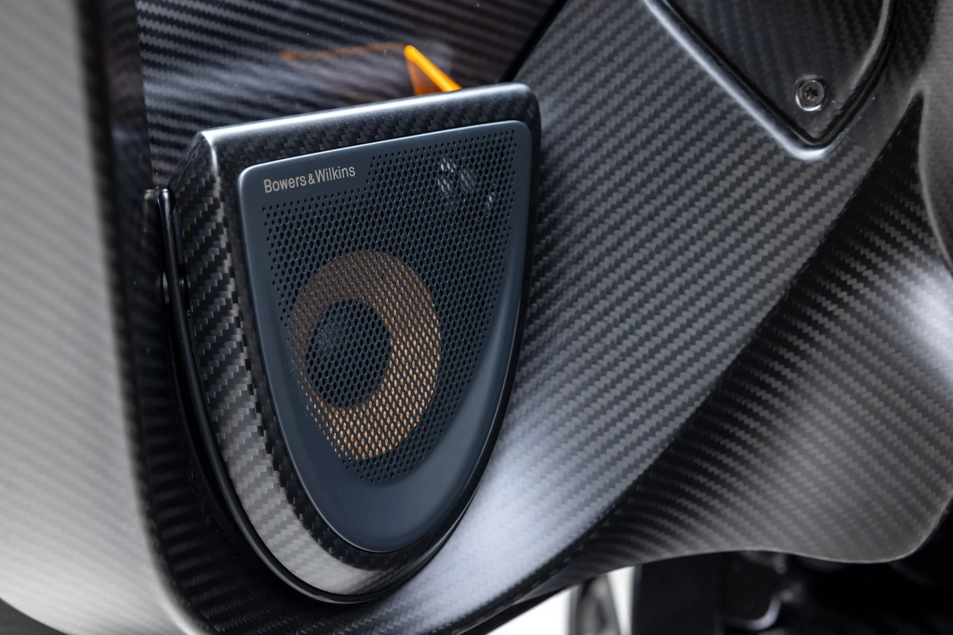 mph017_127839259_13122_p18_l_87d40ade7a