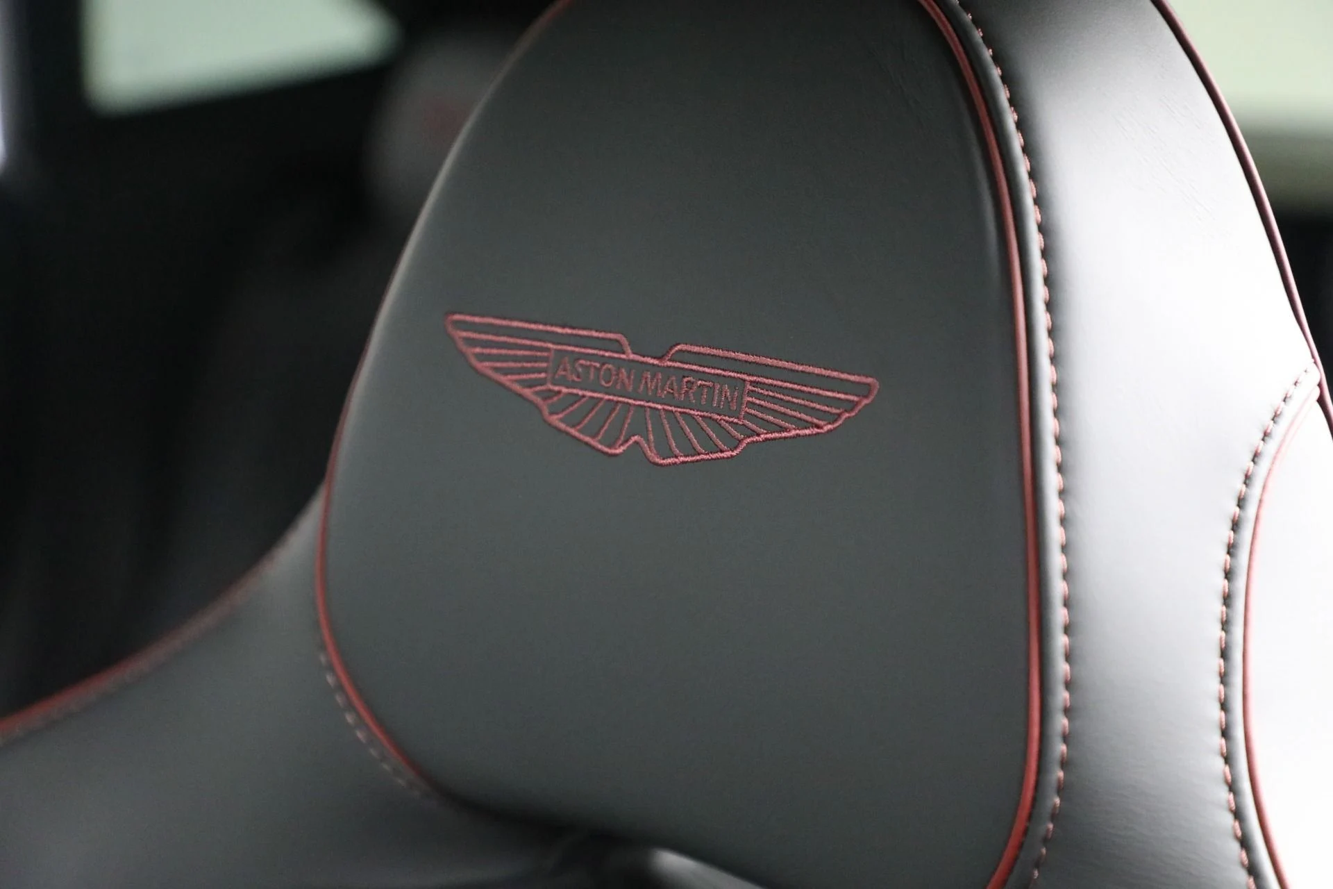mph017_1281126722_New_2025_Aston_Martin_DBX_707_bfcaf78ed5
