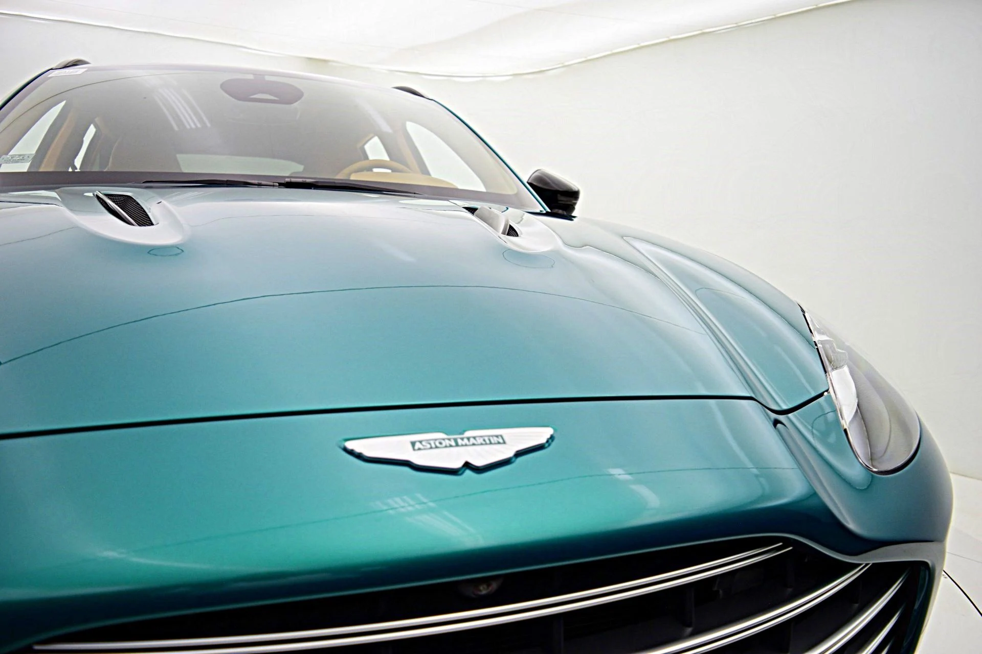 mph017_1288713777_New_2025_Aston_Martin_DBX_707_85ec3bd465