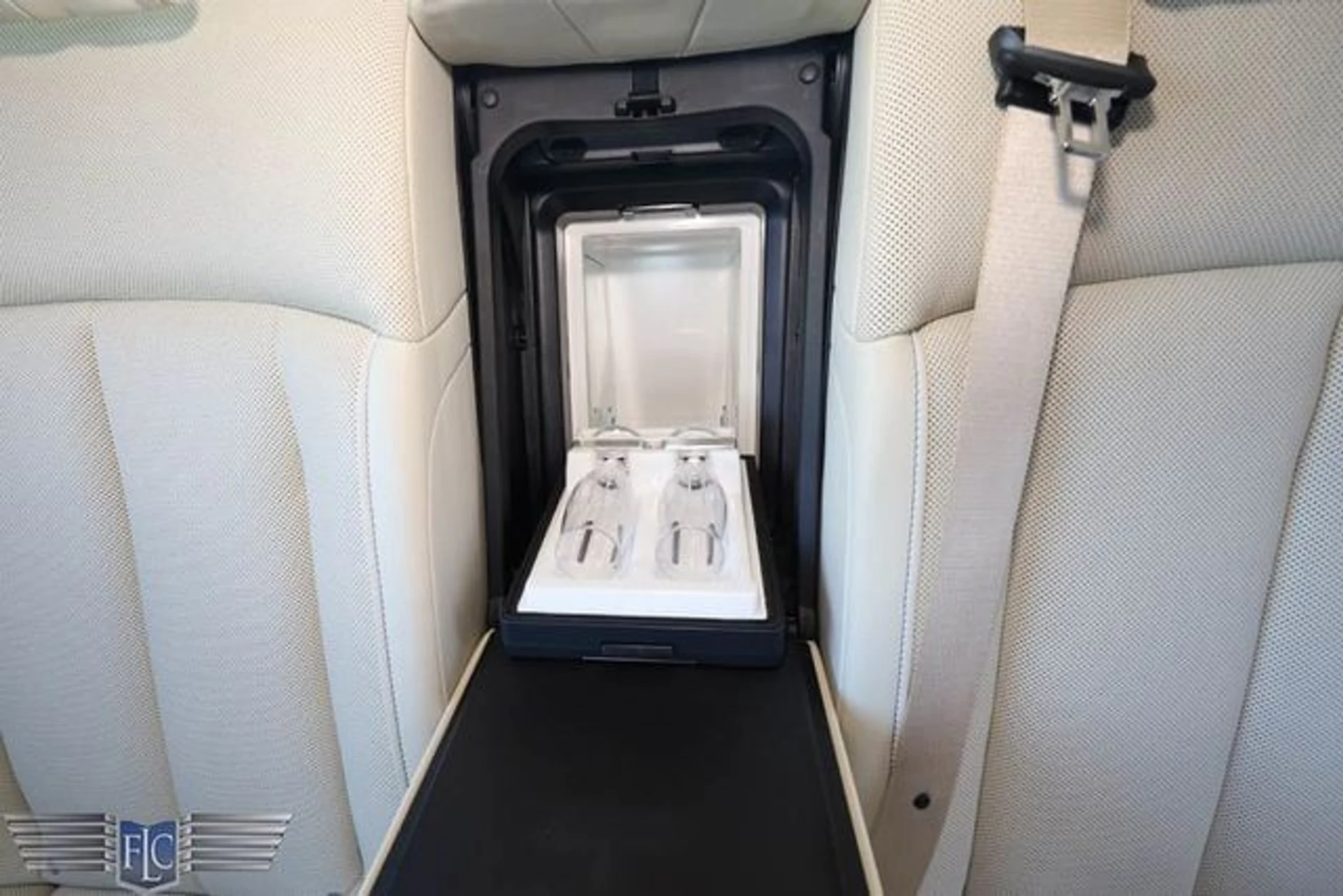 mph017_1307685238_used_2018_rolls_royce_phantom_sedan_6305_22718398_22_640_3708d38a02