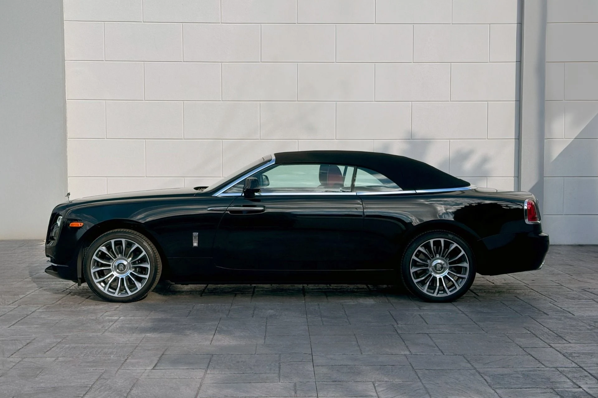 mph017_1315512293_Used_2020_Rolls_Royce_Dawn_1738172030_0f4847d87b