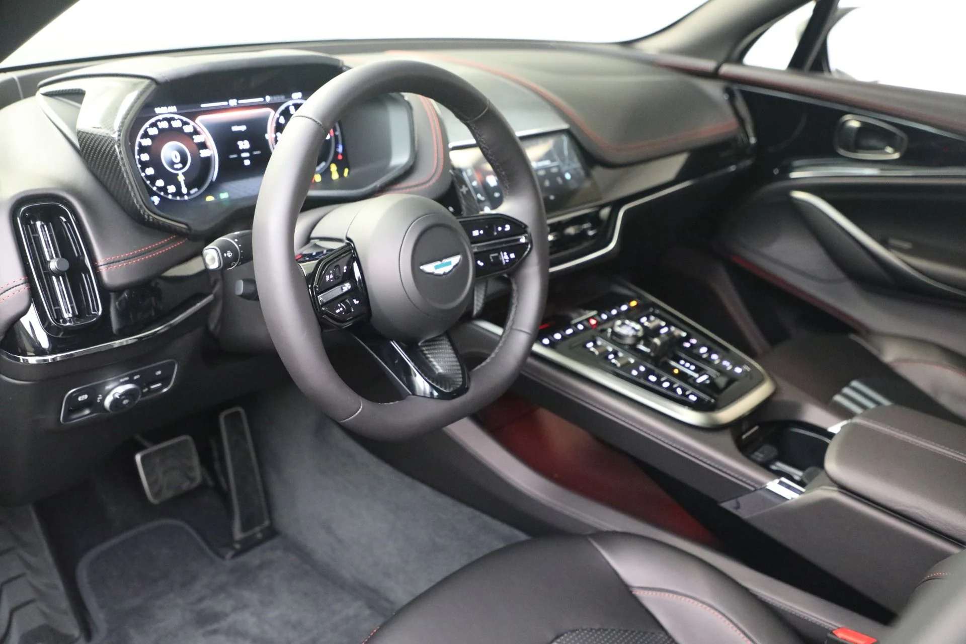 mph017_1318814062_New_2026_Aston_Martin_DBX_707_1768320849_514ba83cf8