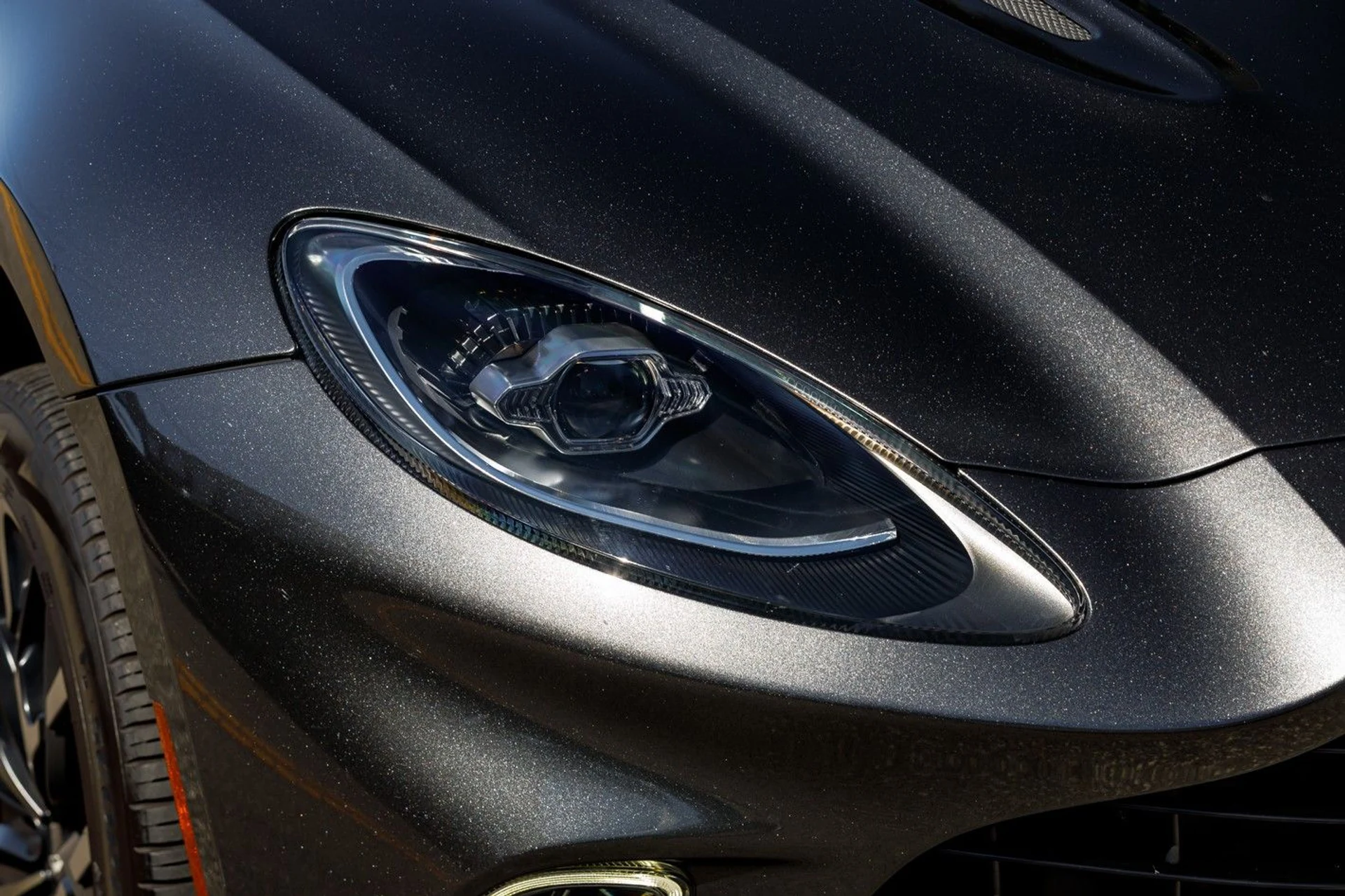 mph017_1322328821_Used_2021_Aston_Martin_DBX_733b2d0bb3