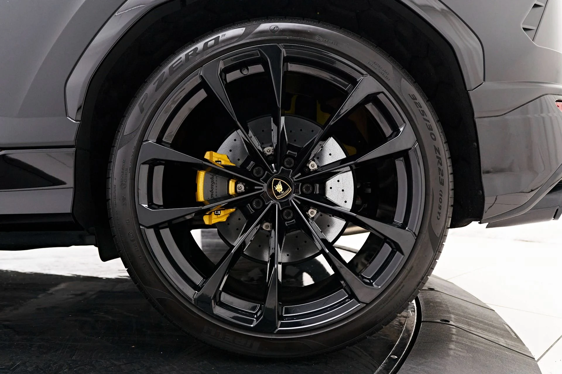 mph017_1324189760_Used_2022_Lamborghini_Urus_1714440387_7c9af7e2ab