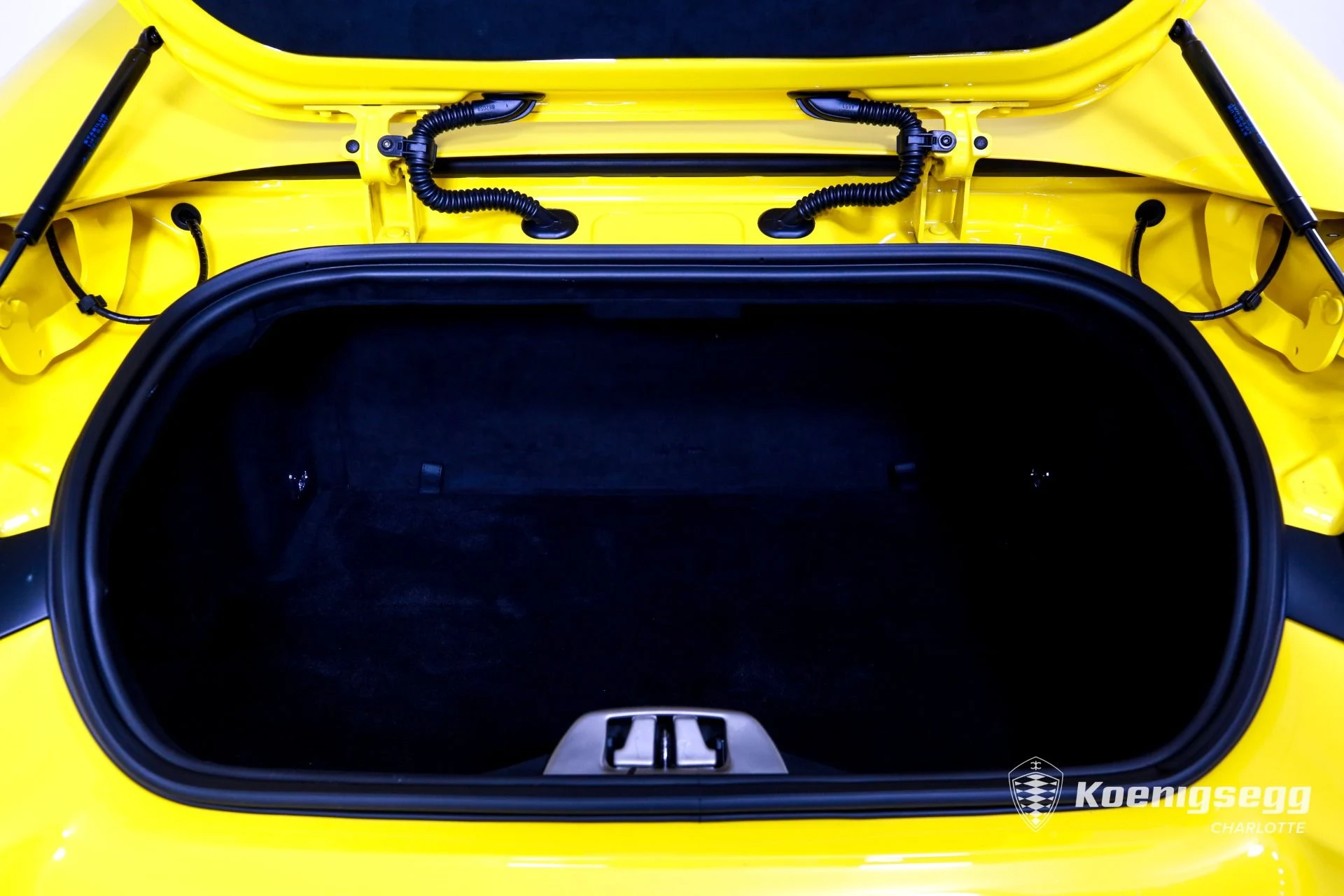mph017_1334310359_Used_2023_Ferrari_812_GTS_1782495786_3fd0e2983b