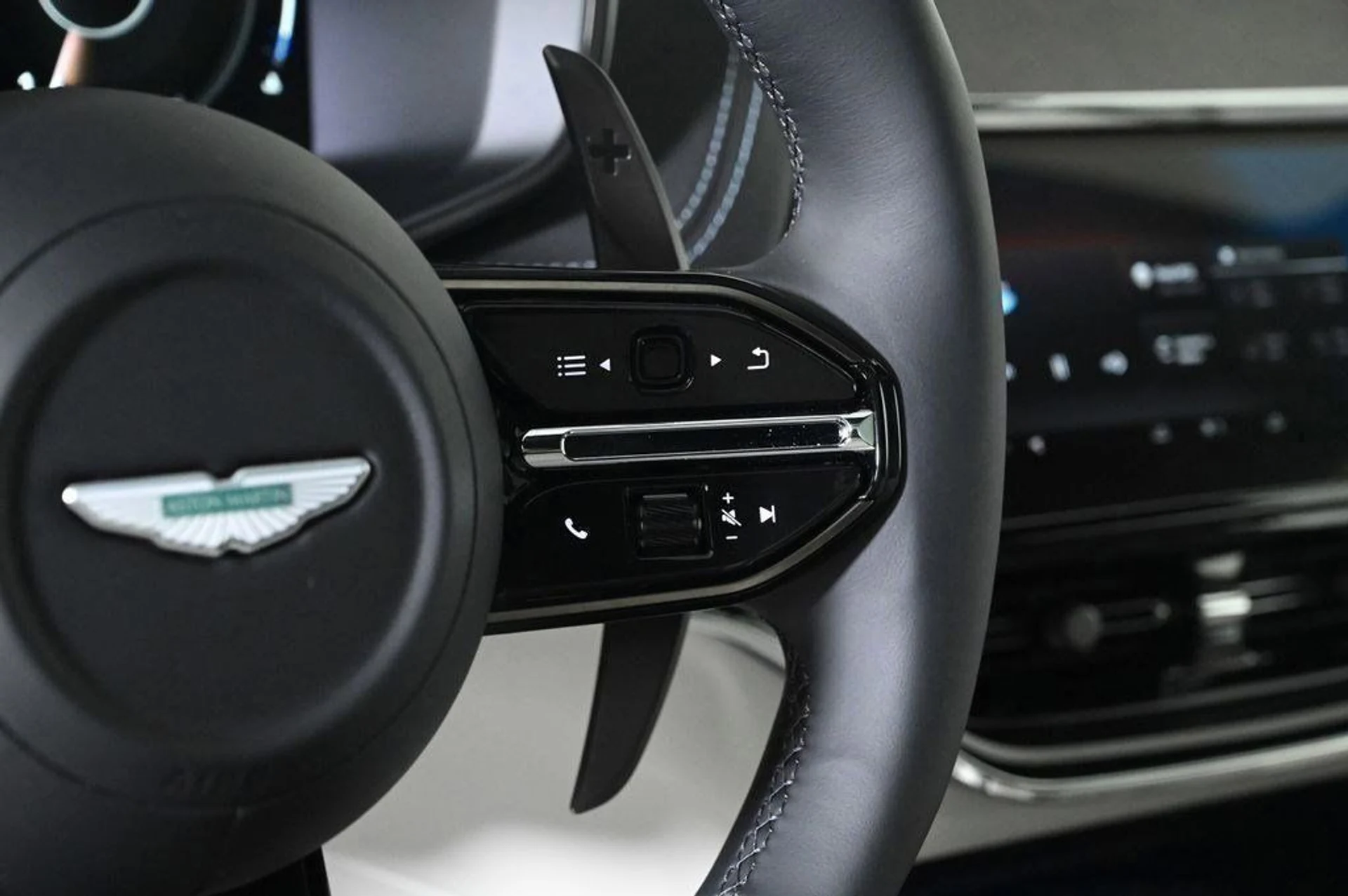 mph017_134020835_new_2025_aston_martin_dbx_707awd_11350_22854859_17_1024_fdaf67de00