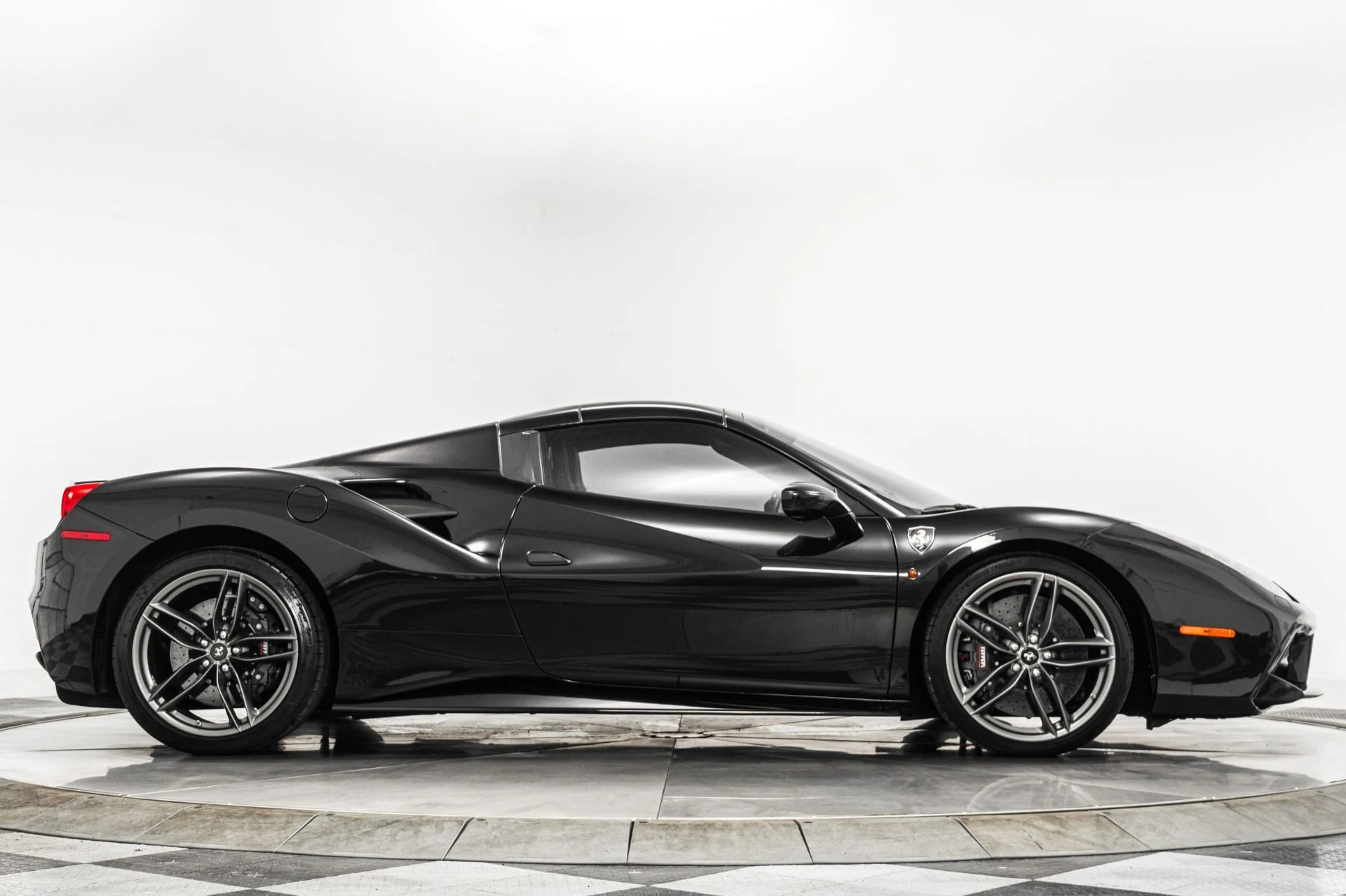 mph017_1346816274_Used_2018_Ferrari_488_Spider_Extensive_Carbon_Fiber_Trim_Low_Miles_1776720034_bd3728a6ad