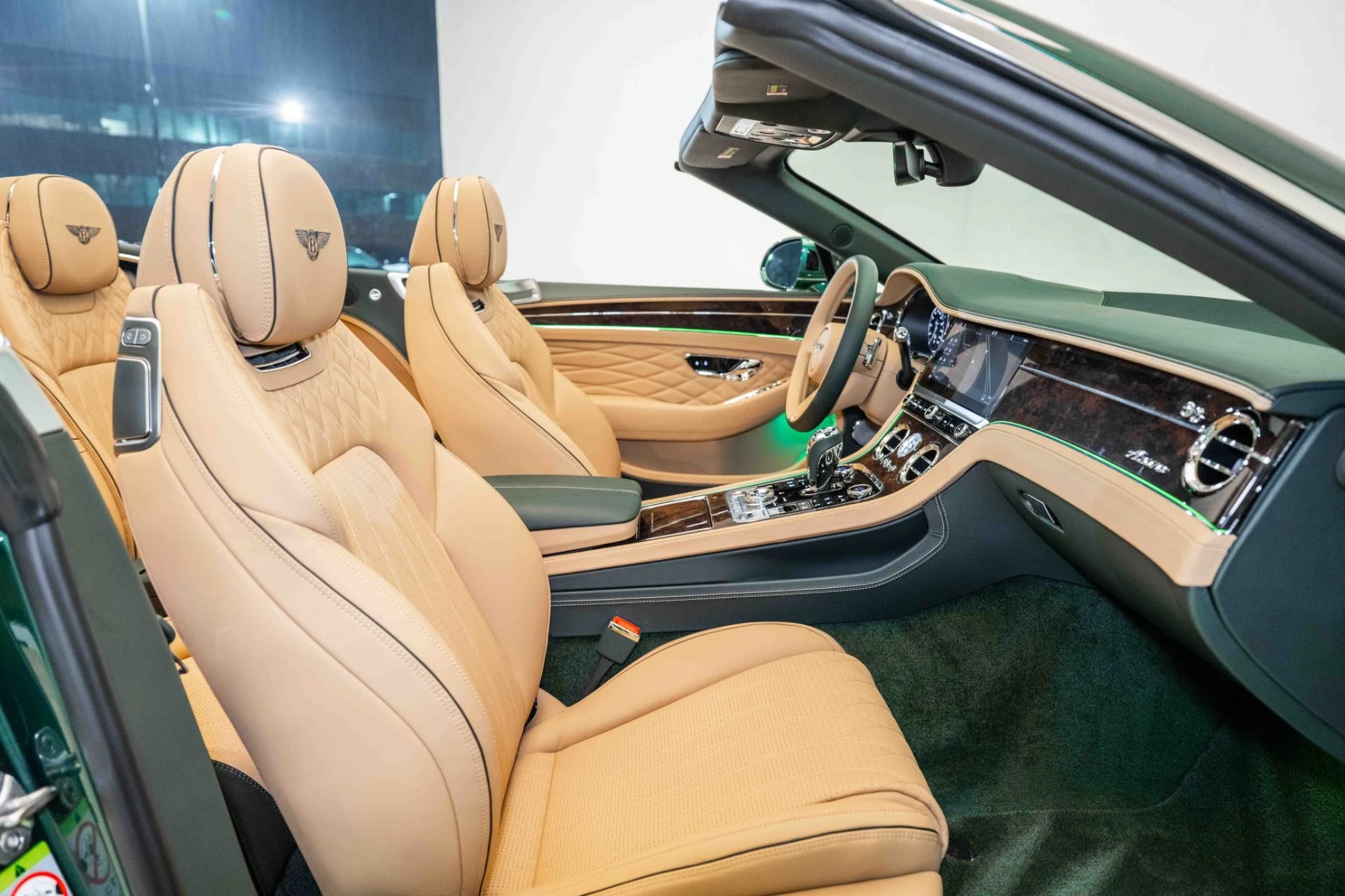 mph017_1355390329_Used_2024_Bentley_CONTINENTAL_GTC_Azure_V8_1705167155_8567a0d20f