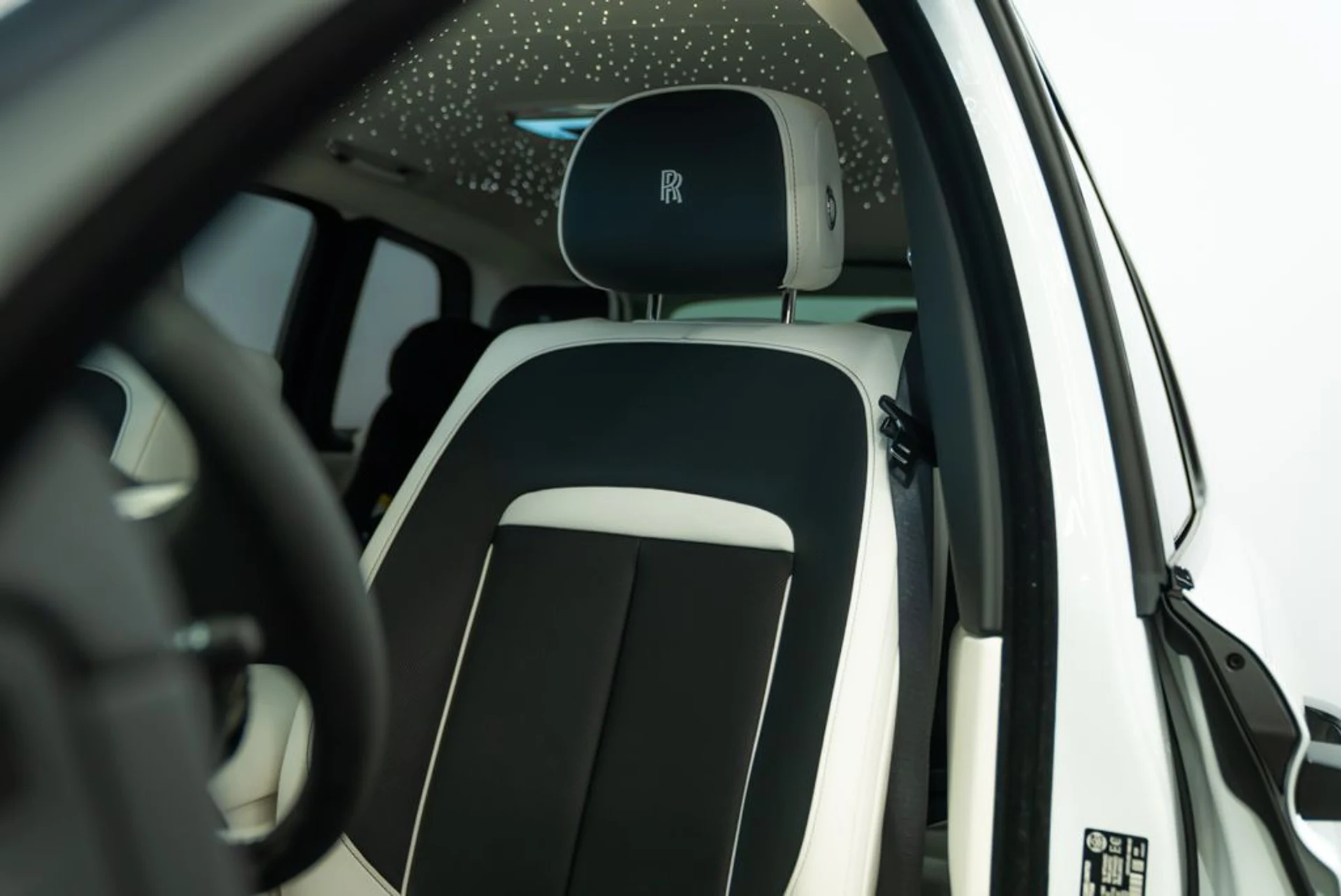 mph017_1357644759_rolls_royce_cullinan_2025_jpg_v_1768928641_3e8c28e9a6