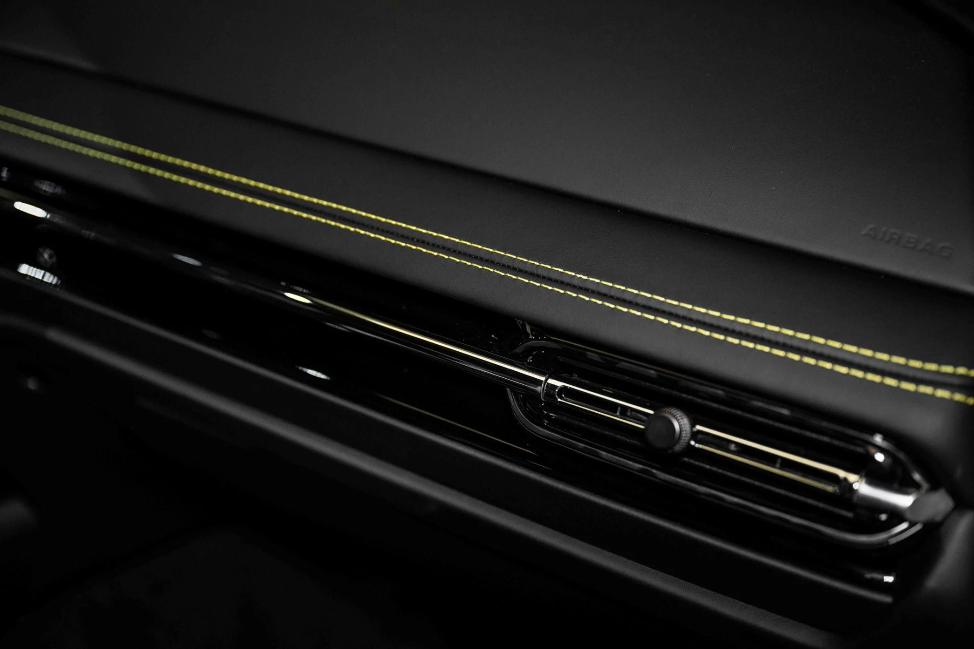 mph017_136105858_Used_2025_Aston_Martin_DB_12_Coupe_1724764184_c051dd42f1