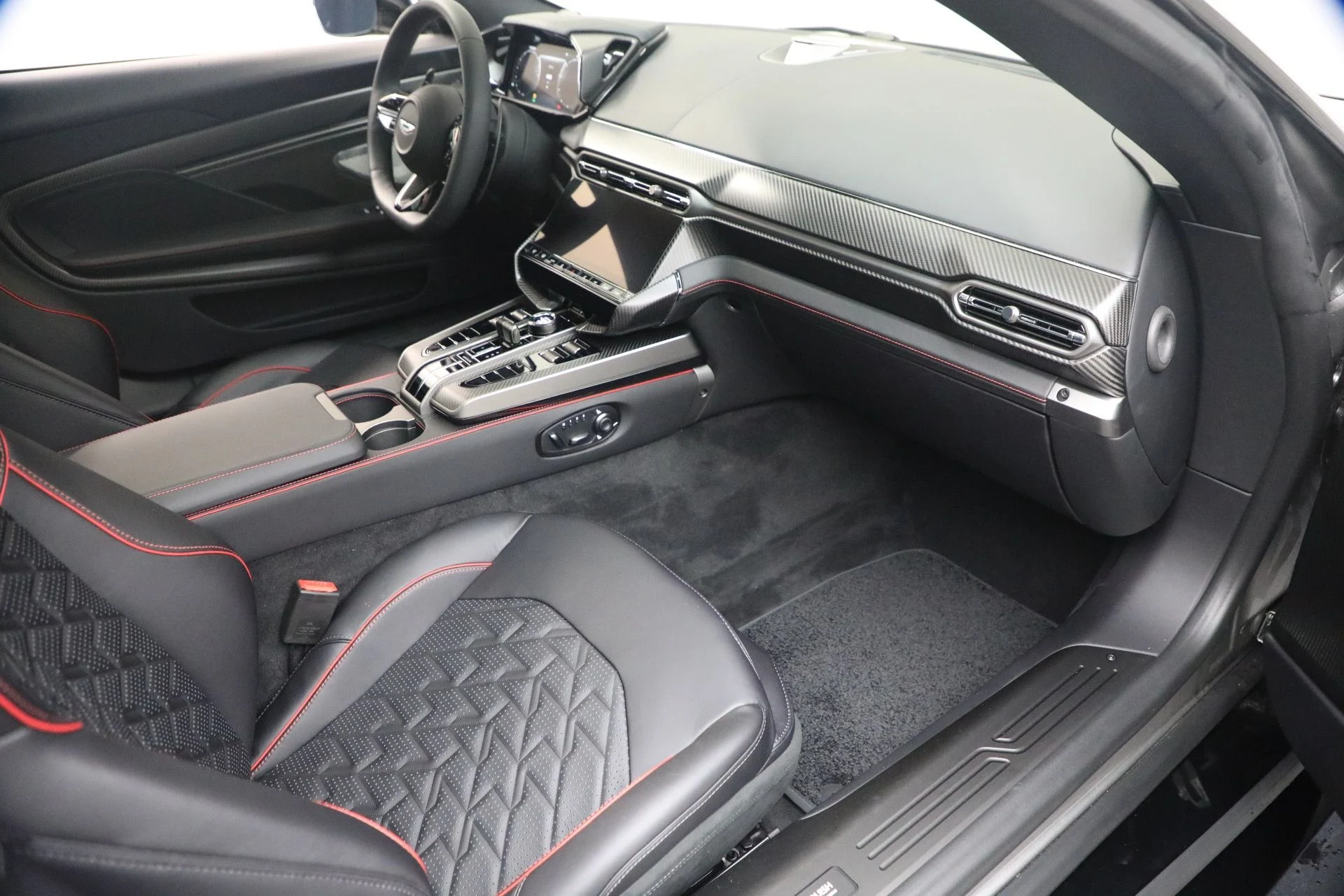 mph017_1364275250_New_2026_Aston_Martin_Vanquish_1767630425_6d317d448e