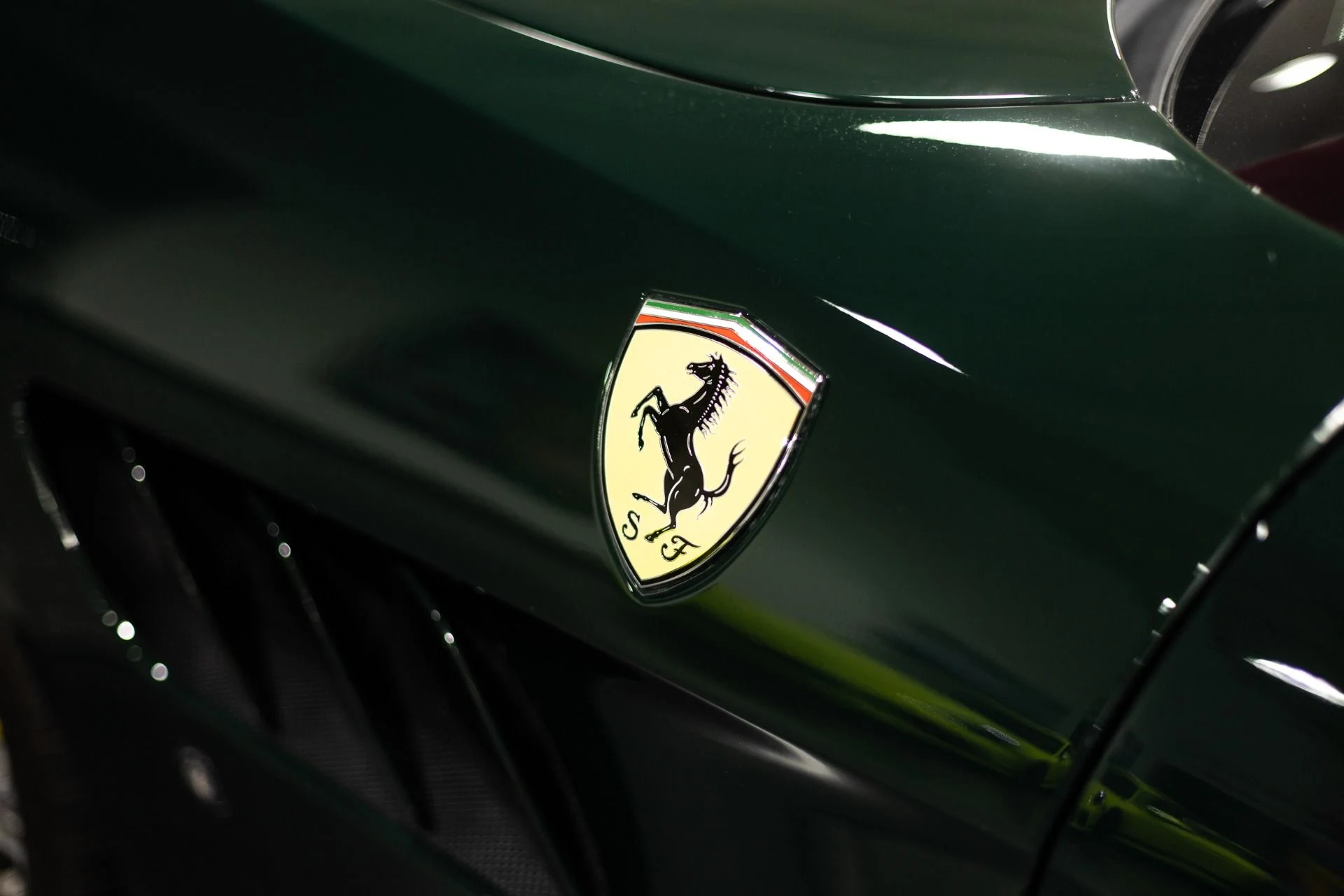 mph017_1364589123_Used_2018_Ferrari_GTC_4_Lusso_Tailor_Made_70th_Anniversary_HUGE_STICKER_1772204837_41c3ec70d1