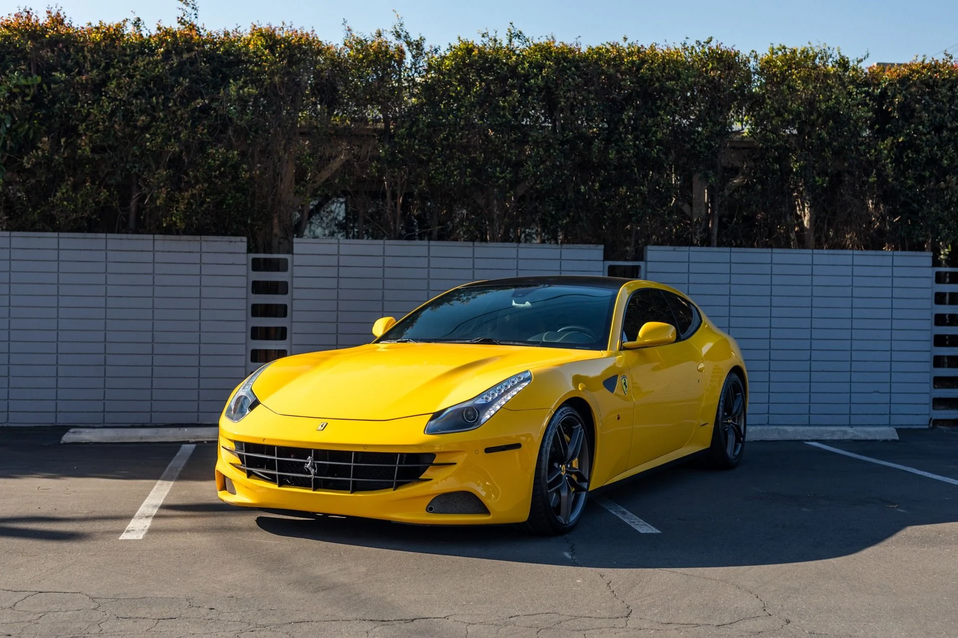 mph017_136647018_Used_2012_Ferrari_FF_1736556860_9bdef01089