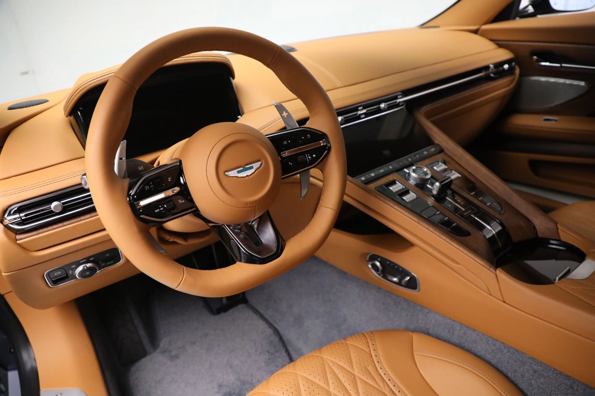 mph017_1370383088_New_2025_Aston_Martin_DB_12_V8_039cc808a9