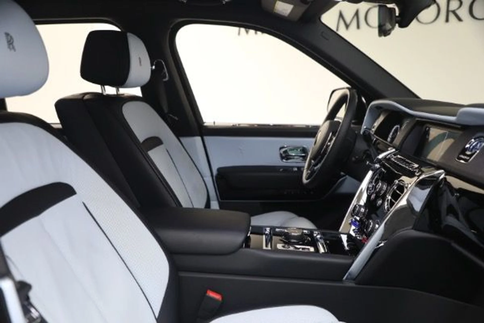 mph017_1370692606_Used_2022_Rolls_Royce_Cullinan_3007a2c334