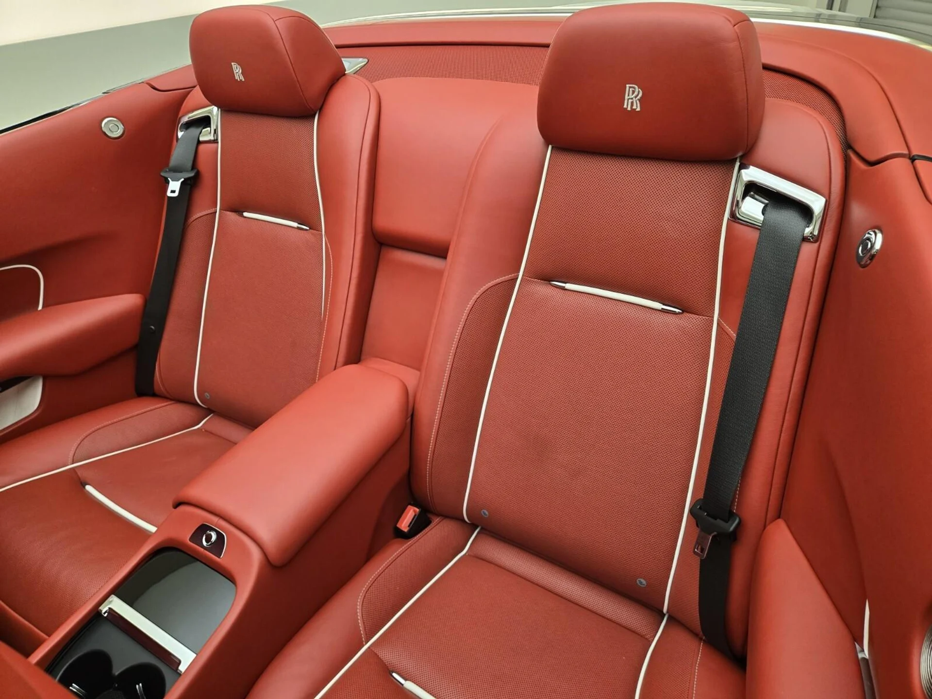 mph017_1372971901_Used_2017_Rolls_Royce_Dawn_1765004112_cb35c87c67