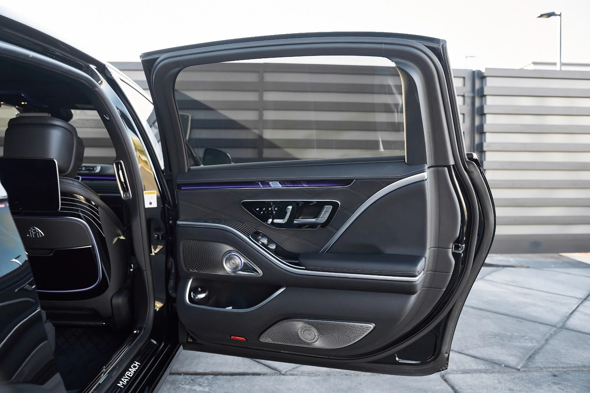 mph017_1374495120_Used_2022_Mercedes_Benz_S_Class_Maybach_S_580_1763082551_7dc448d5d2