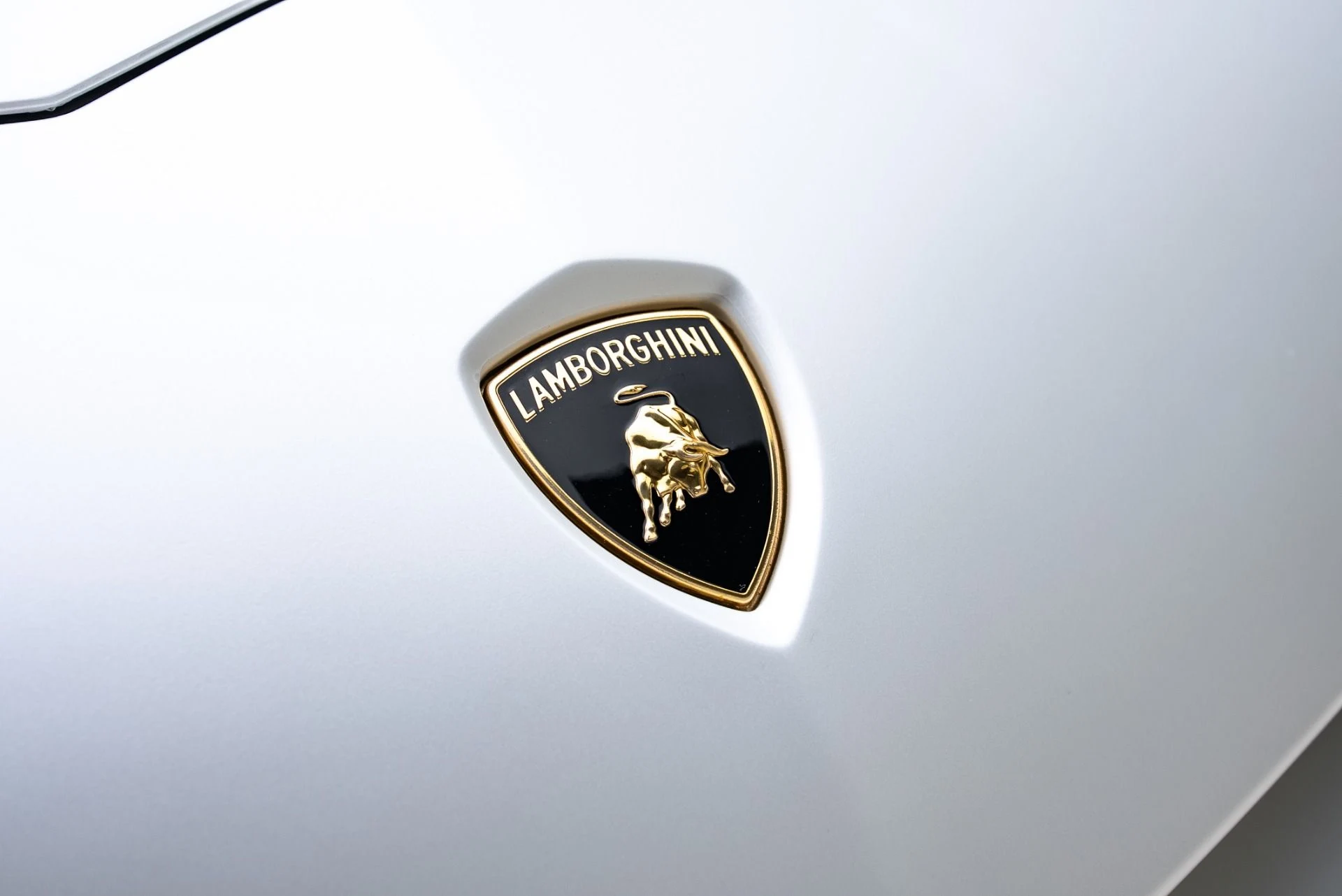 mph017_1374916965_Used_2016_Lamborghini_Aventador_SV_1775078140_13ce29cd8f