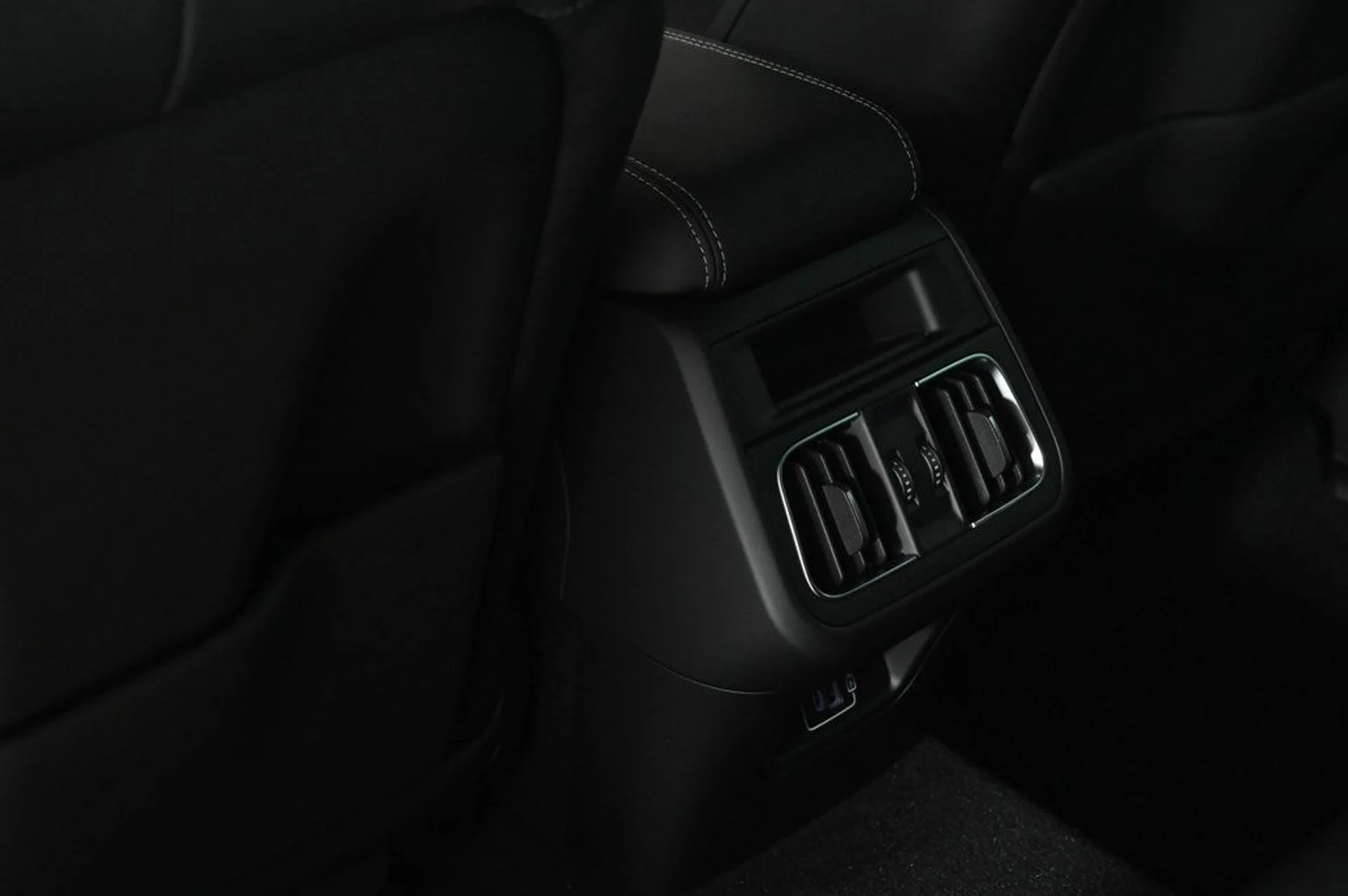 mph017_1378837443_used_2025_maserati_grecale_base_11350_22975672_17_1024_6b9fe9f3dd