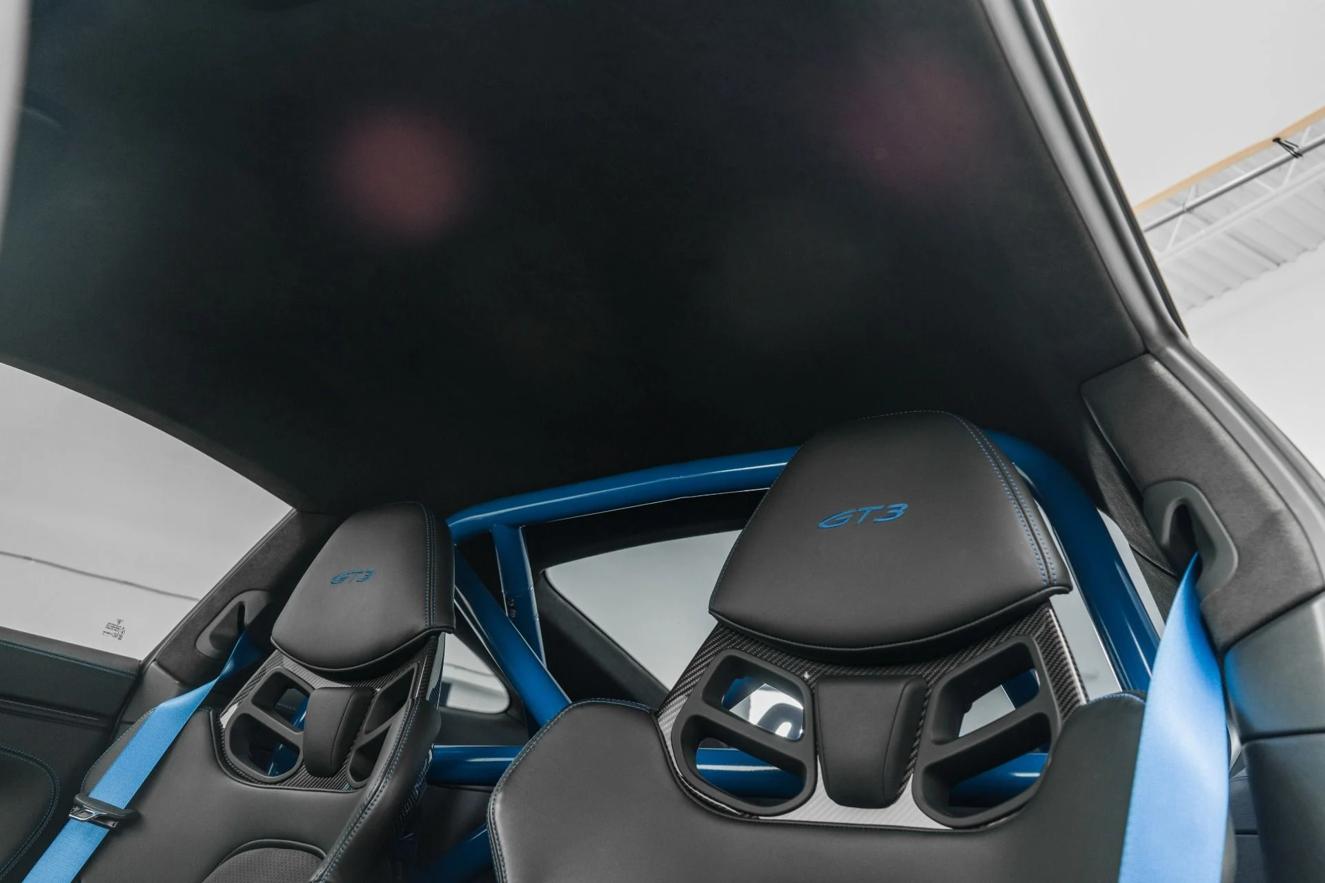 mph017_1381953759_Used_2022_Porsche_911_GT_3_Carbon_Buckets_Blue_Stitching_and_Belts_1768487811_736895ef02