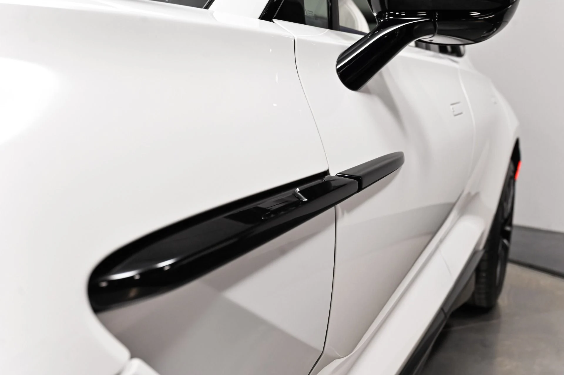 mph017_1399404236_Used_2023_Aston_Martin_DBX_707_1791313494_5119ed731b