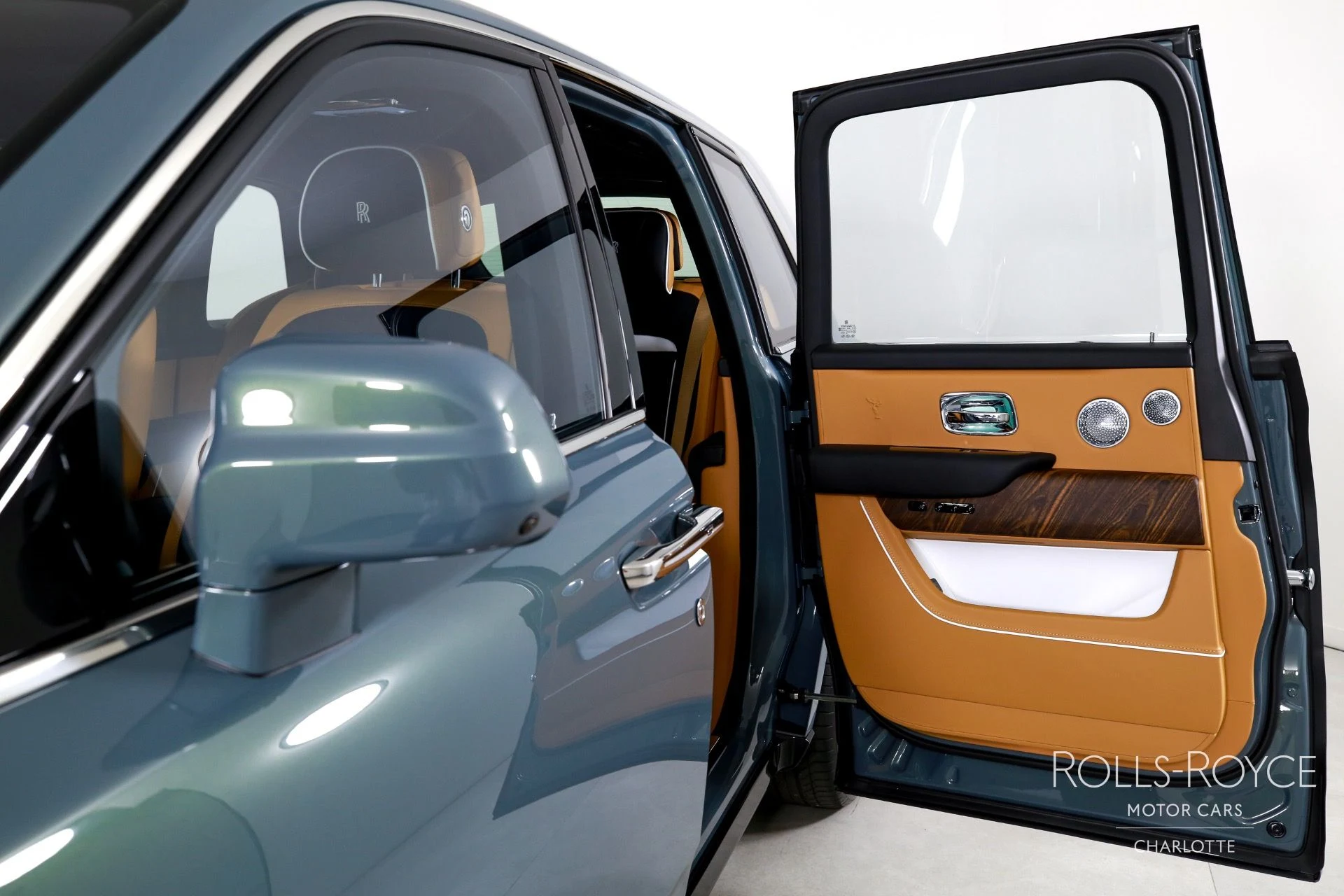 mph017_139971561_Used_2025_Rolls_Royce_Cullinan_1759510735_6ae5706494