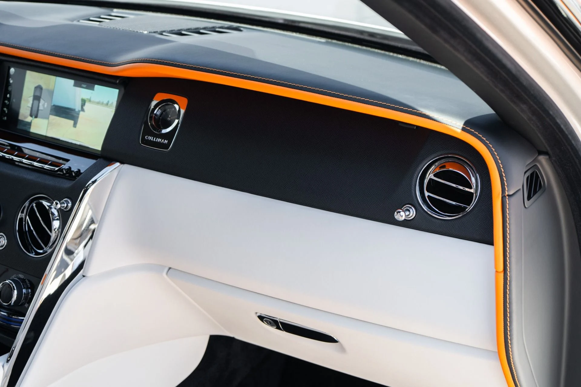 mph017_1405060097_Used_2022_Rolls_Royce_Cullinan_1773433397_9fe3f19ad1