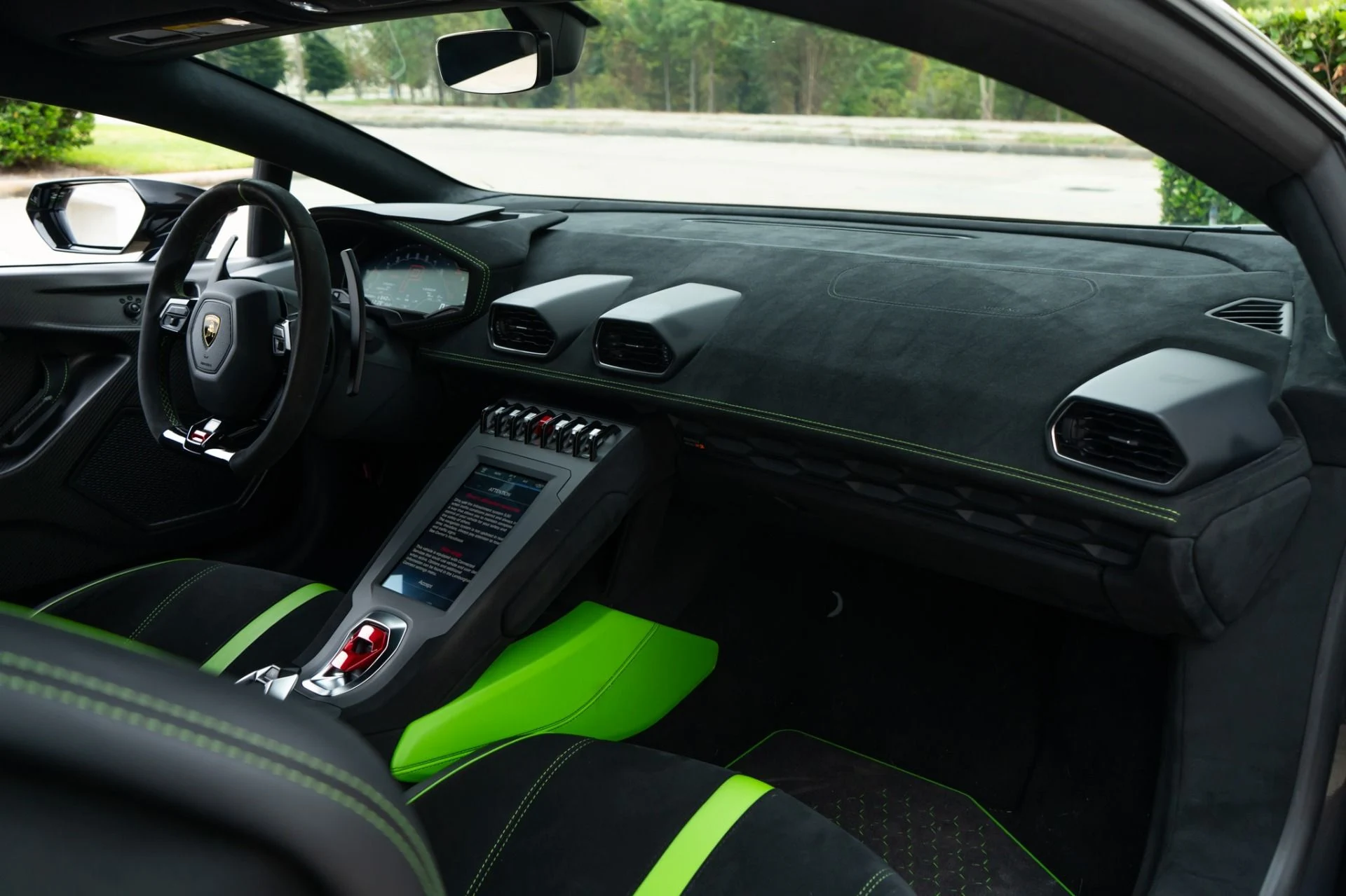 mph017_1413028443_Used_2021_Lamborghini_Huracan_STO_1791840697_c3f670faaf