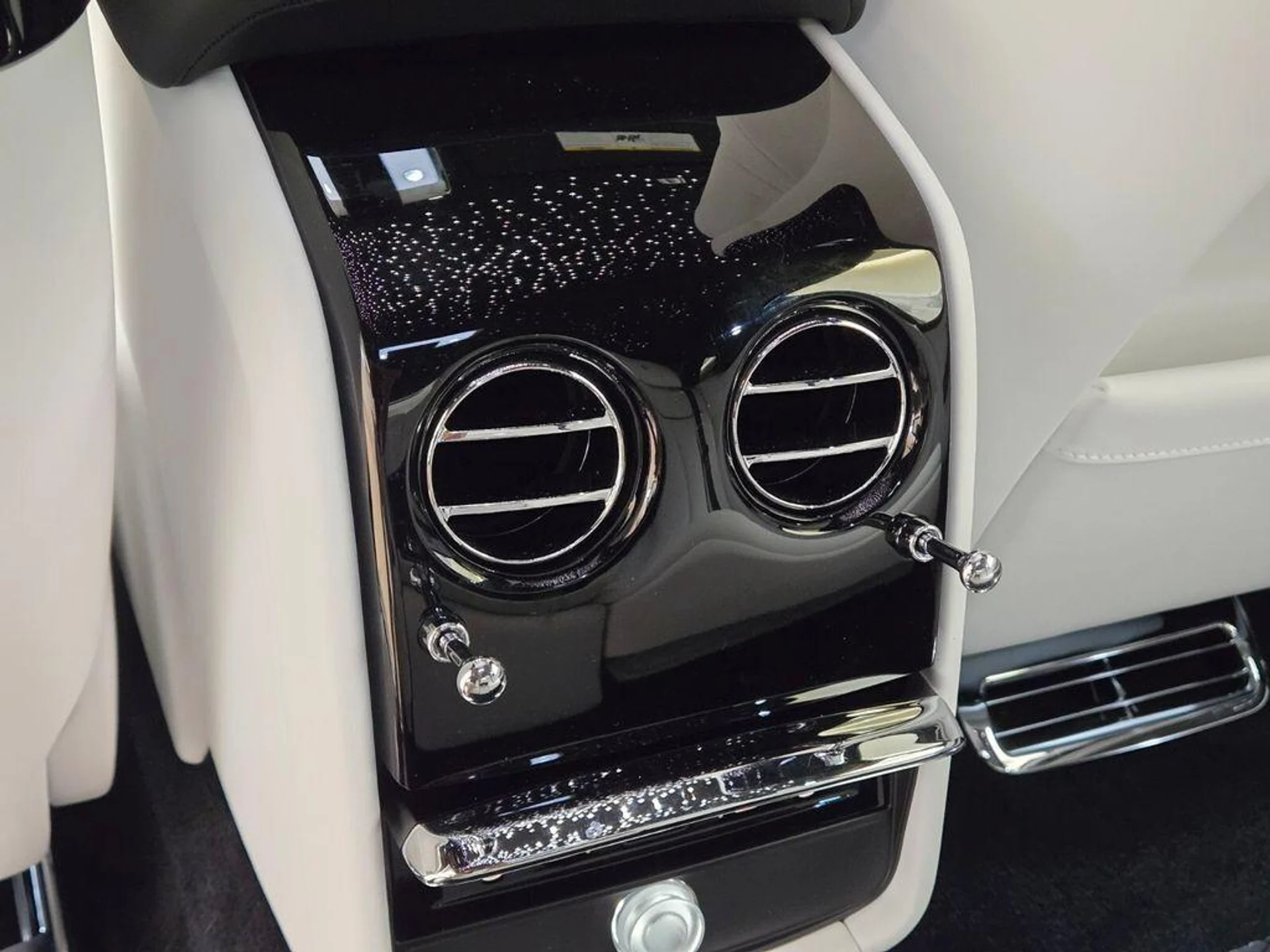 mph017_1420371575_New_2026_Rolls_Royce_Phantom_1776489491_0f43ec6a08