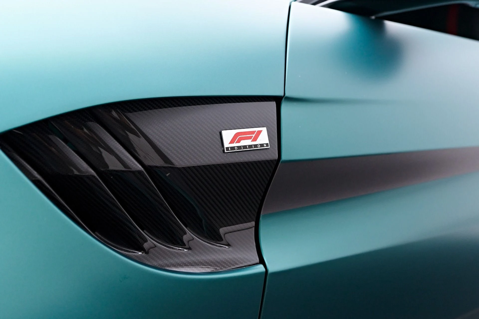 mph017_1423943369_Used_2022_Aston_Martin_Vantage_F1_Edition_1756259692_251159be5a