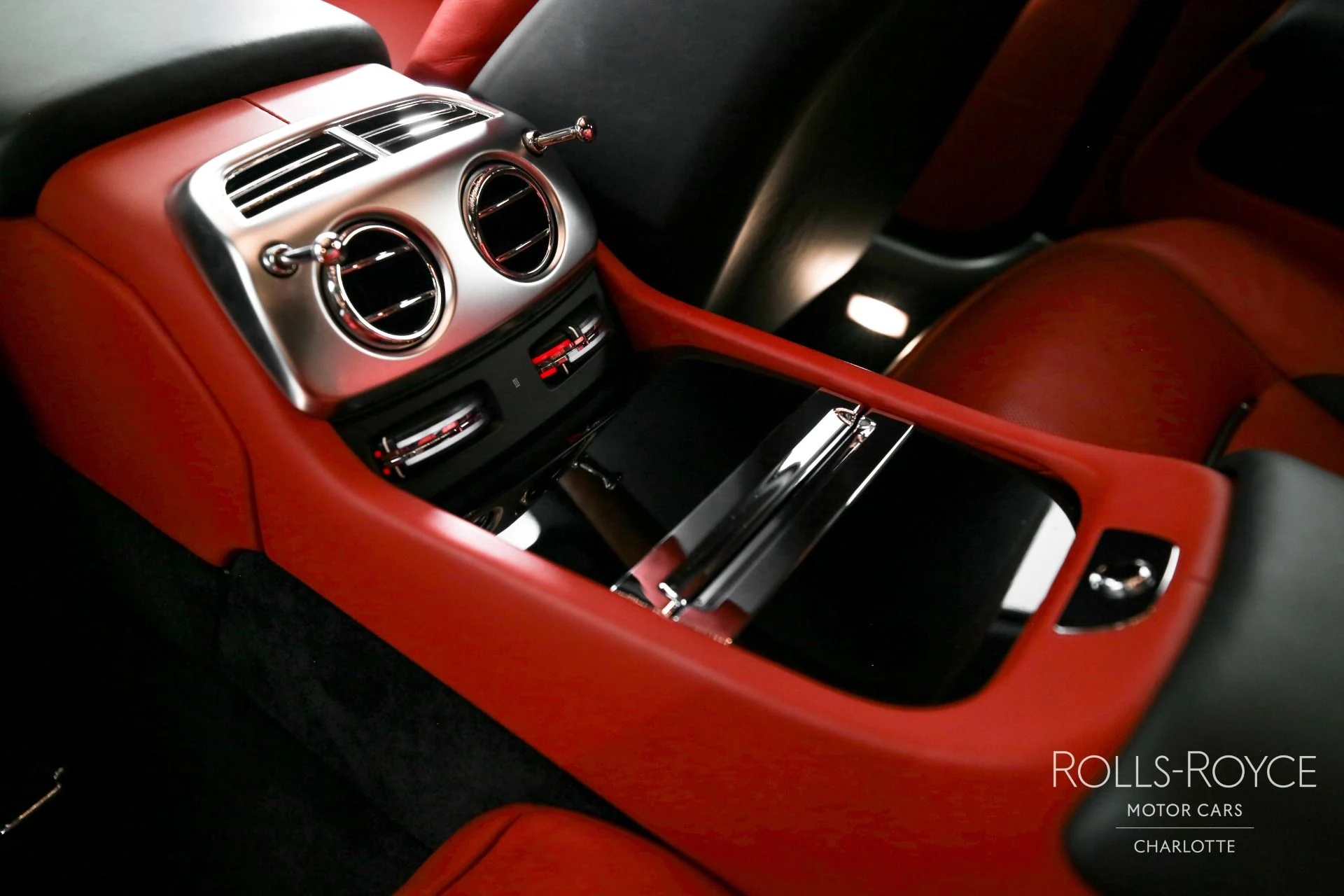 mph017_1433856515_Used_2019_Rolls_Royce_Wraith_1701539384_a5f386f32b