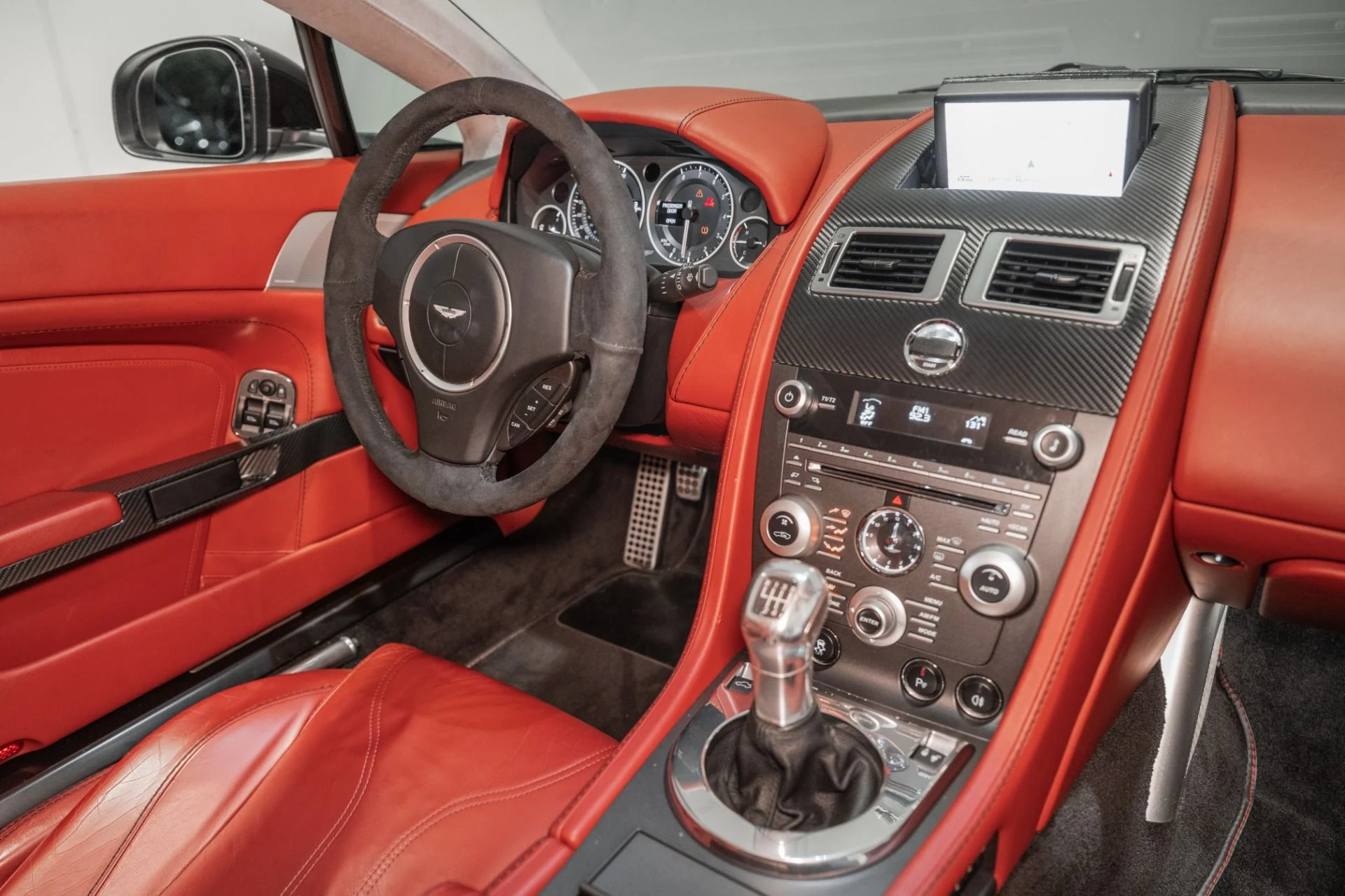 mph017_1435541336_Used_2011_Aston_Martin_V12_Vantage_1762183015_b85a5bce7f