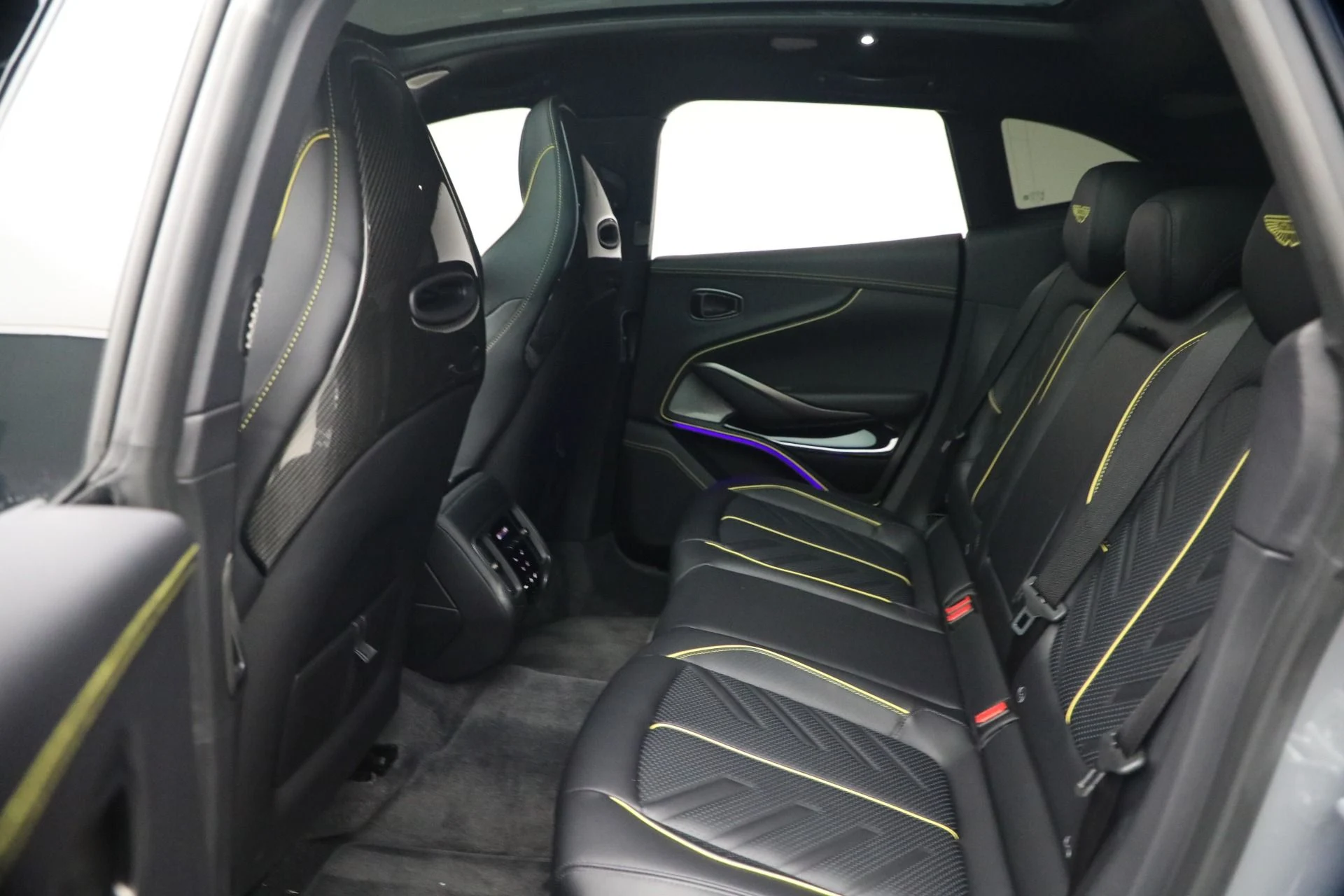 mph017_1436899728_New_2026_Aston_Martin_DBX_S_1787860689_90308885f8