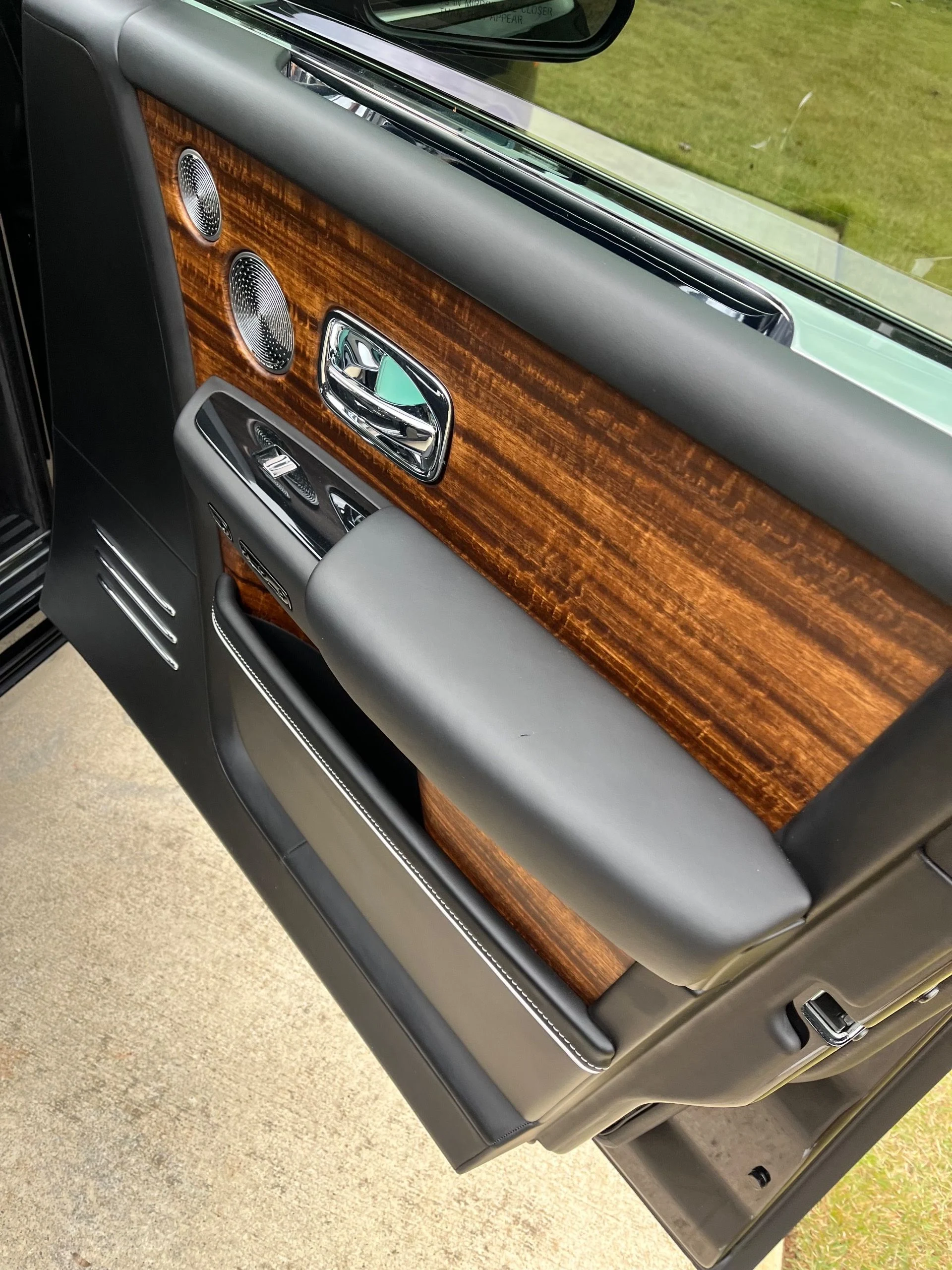 mph017_1445183348_Used_2020_Rolls_Royce_Phantom_1762814794_cb85d130e8