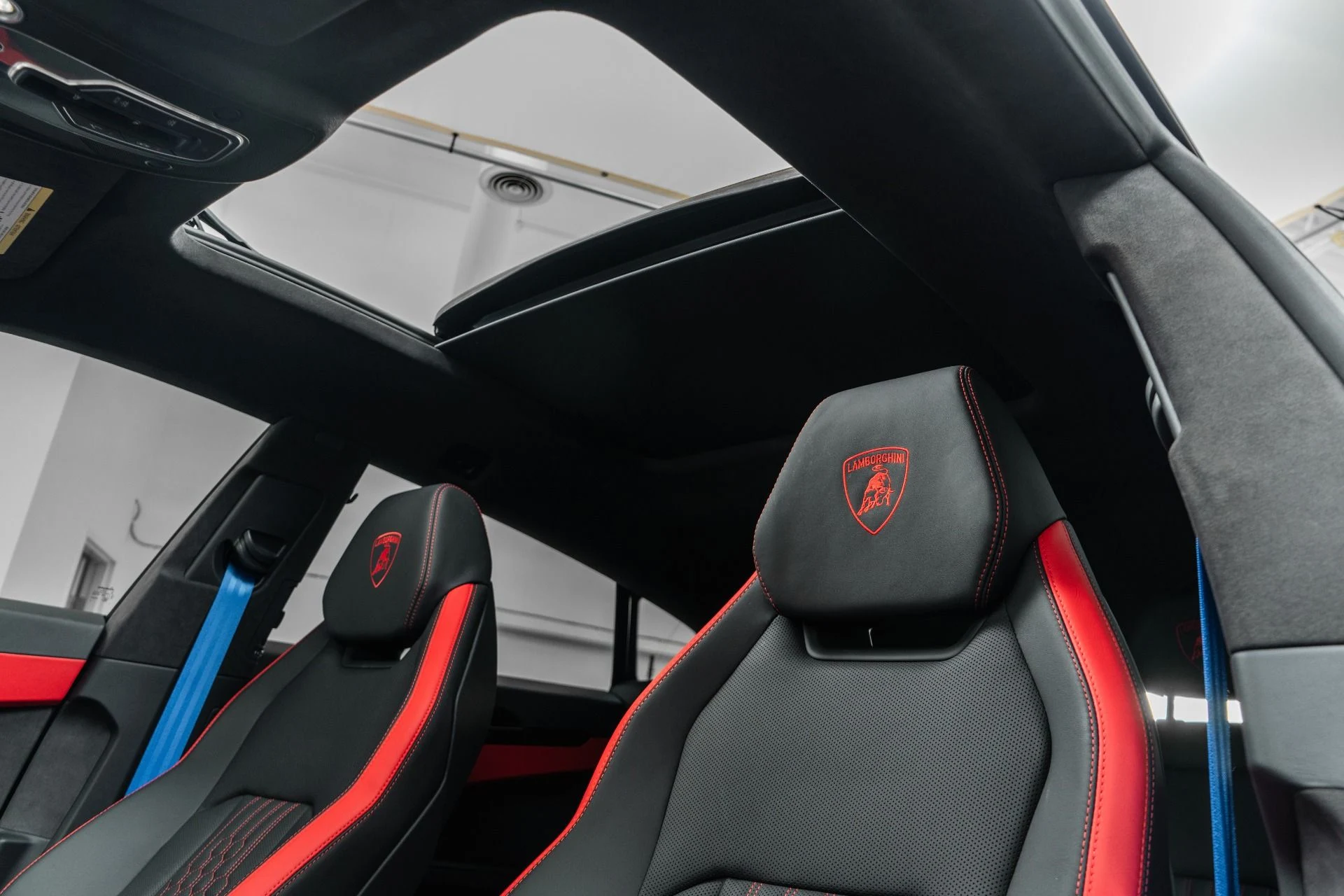 mph017_1473474372_Used_2025_Lamborghini_Urus_SE_Bang_and_Olufsen_Audio_Two_Tone_Interior_789_Horsepower_1773150487_114b209717