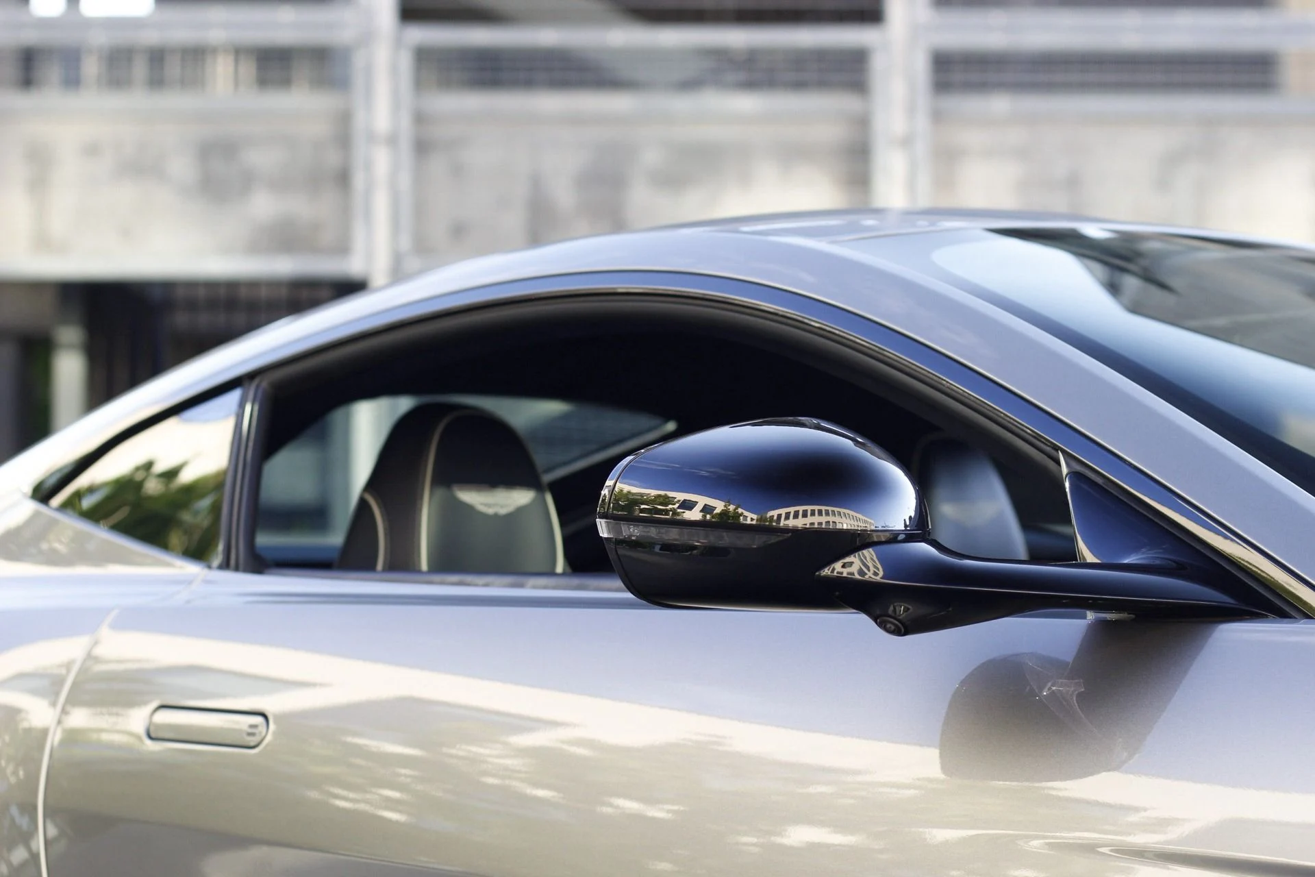 mph017_1478629395_Used_2025_Aston_Martin_Vantage_1788306656_65da400e33